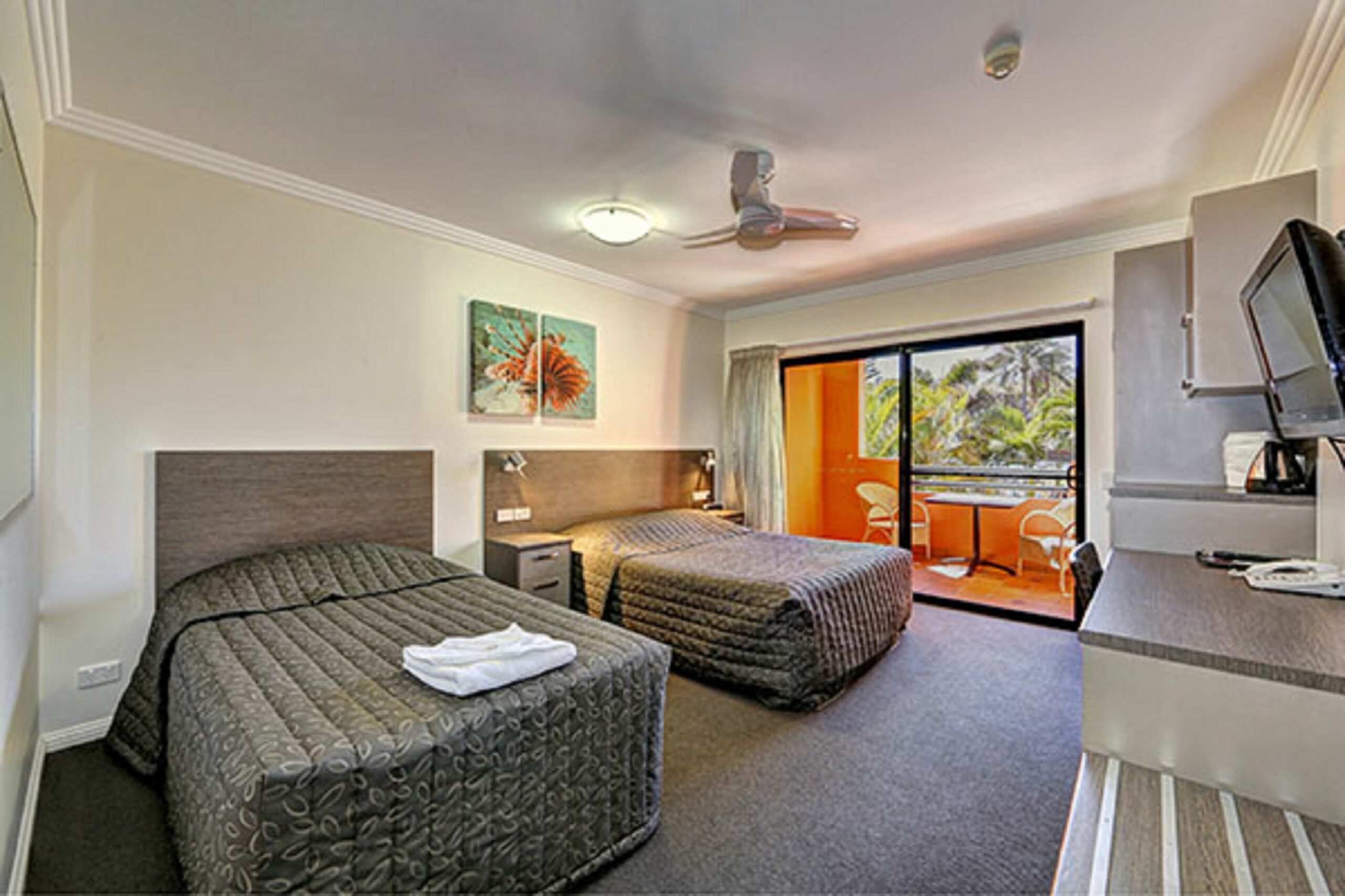 Kacys Bargara Beach Motel