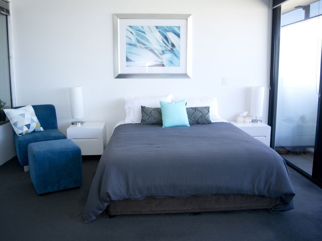 Central Surfers Paradise - Seaview Deluxe Spa Apartment