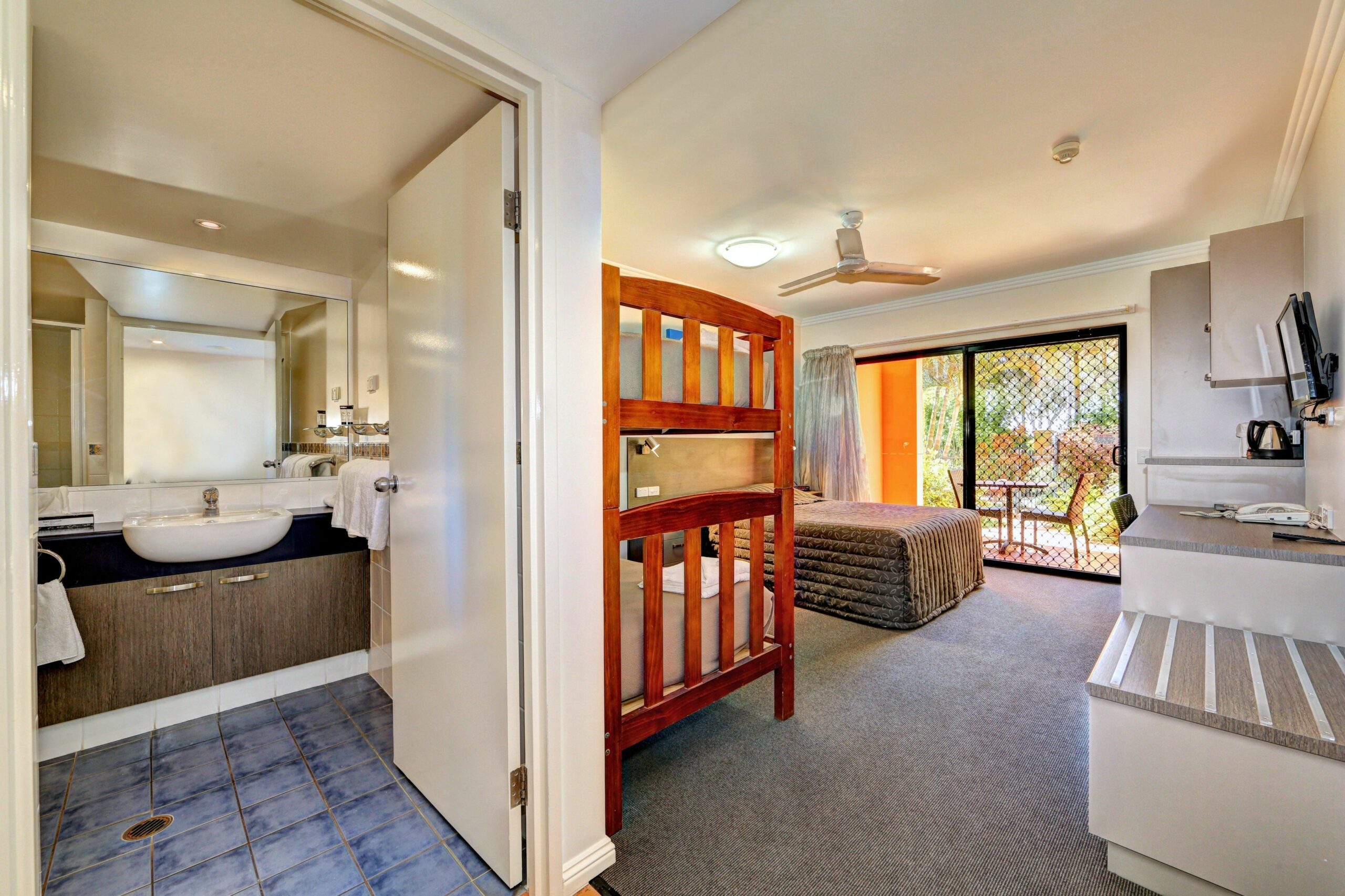 Kacys Bargara Beach Motel