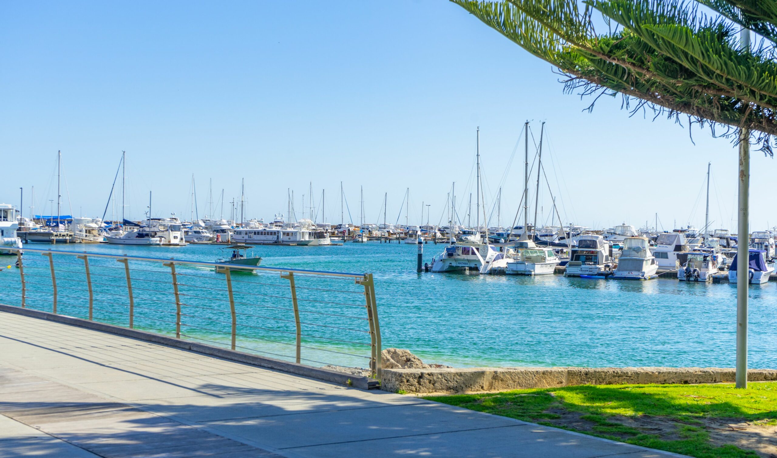 Mullaloo Beach Hotel & Apartments