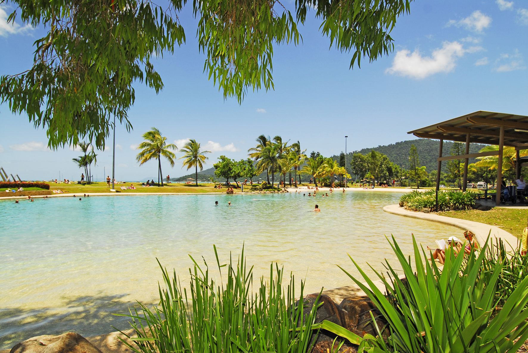 Colonial Court Beachfront Motel and Holiday Stay