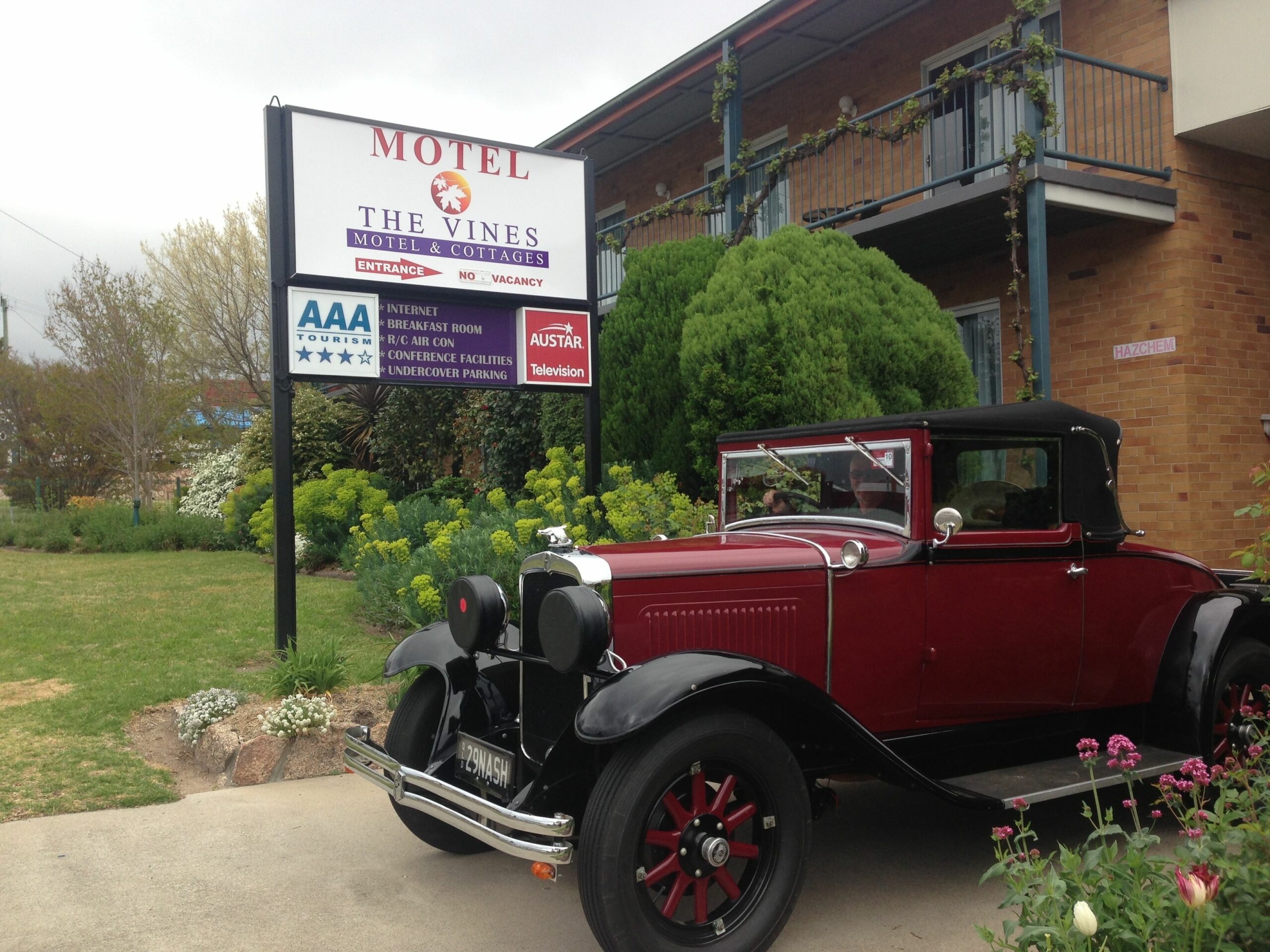 The Vines Motel and Cottages