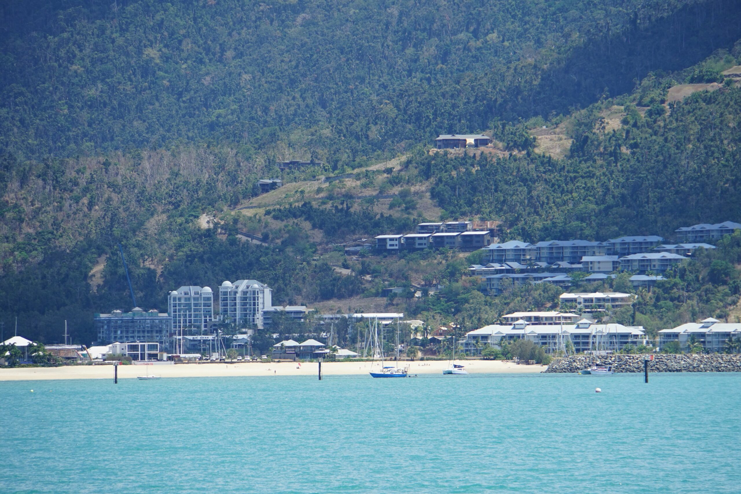 Airlie Seaview Apartments