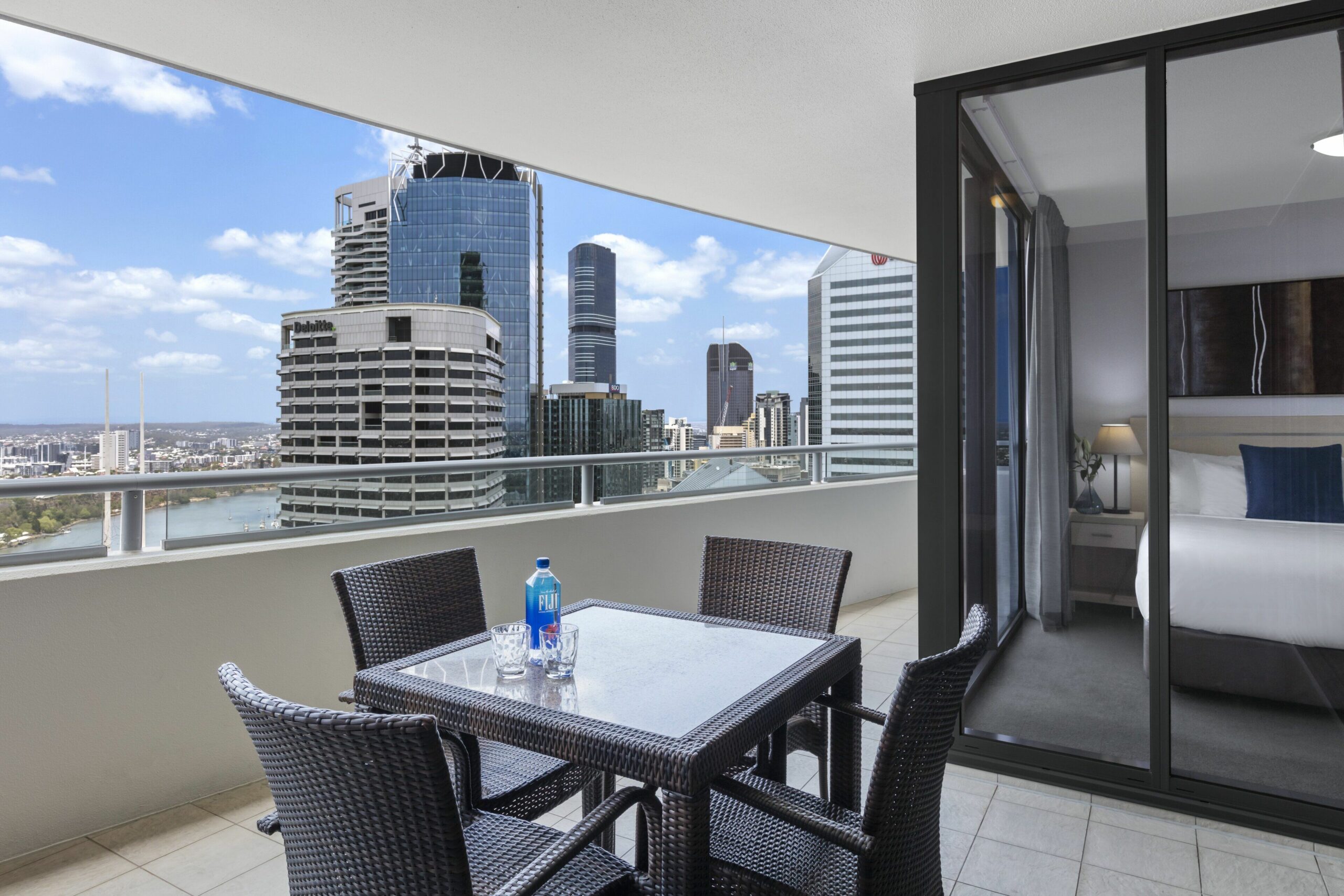 Oaks Brisbane Aurora Suites