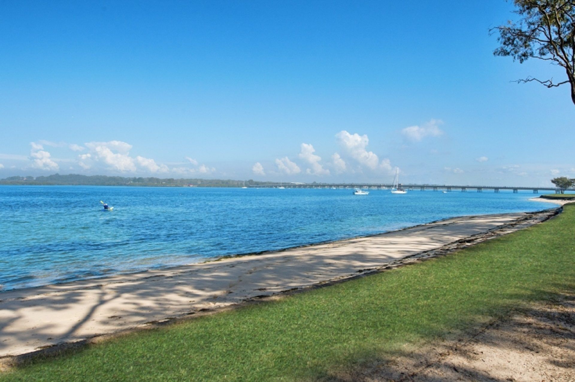 Large Family Waterfront Home With Room for a Boat - Welsby Pde, Bongaree