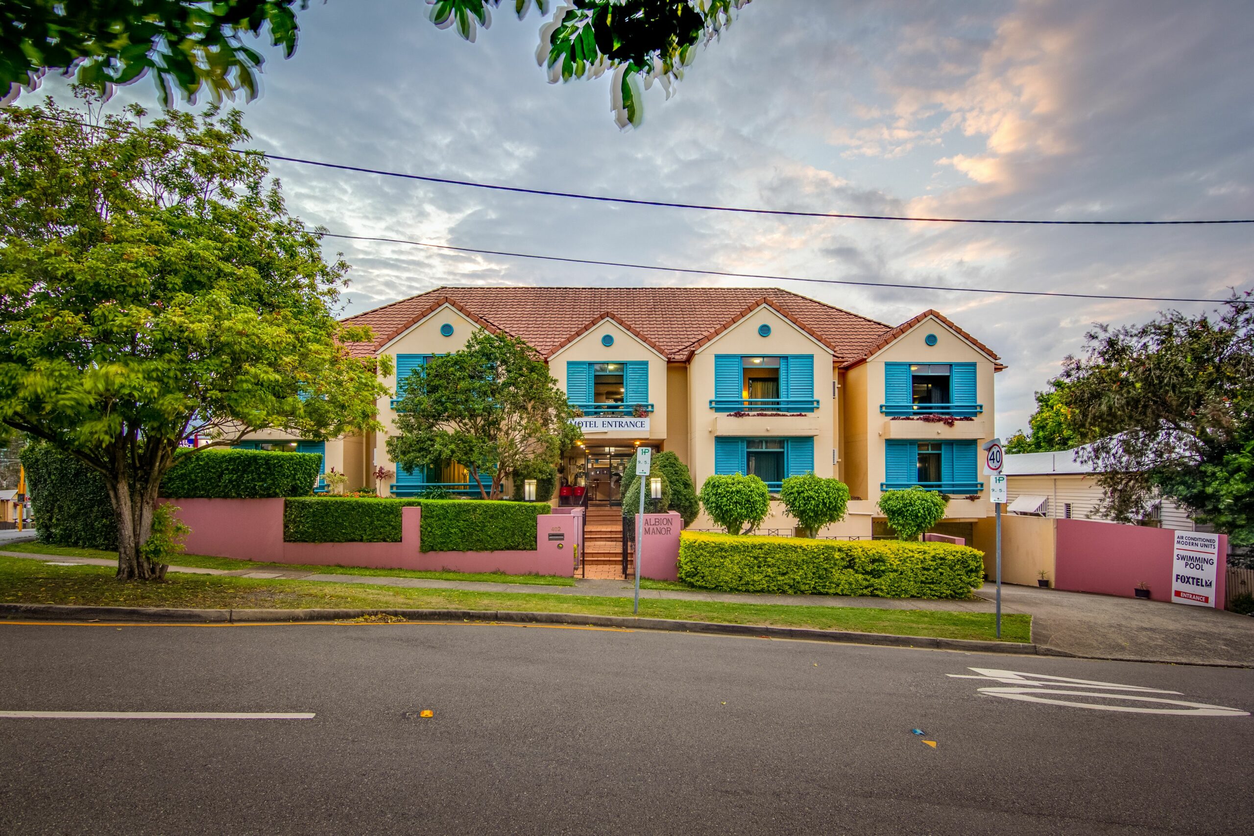 AAA Albion Manor Apartments and Motel