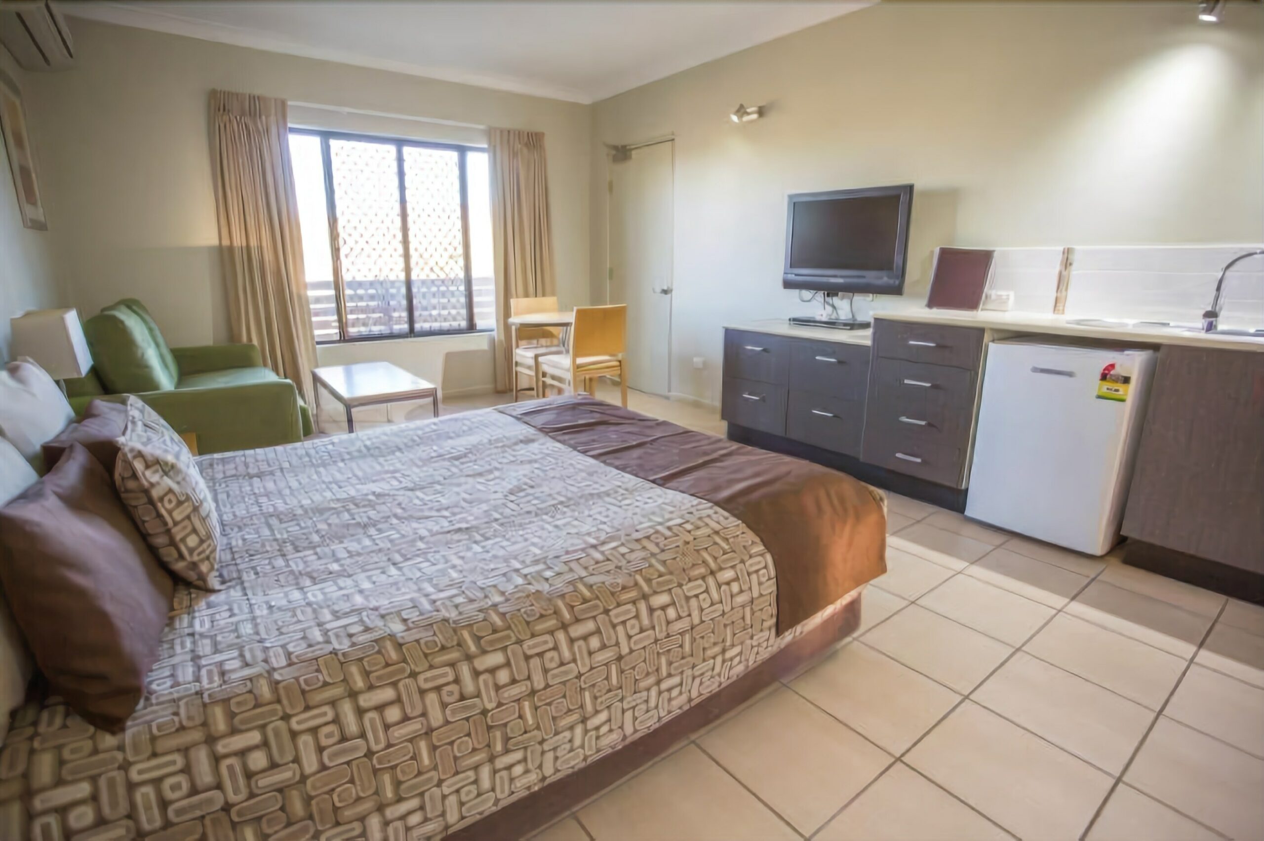 Spinifex Motel & Serviced Apartments