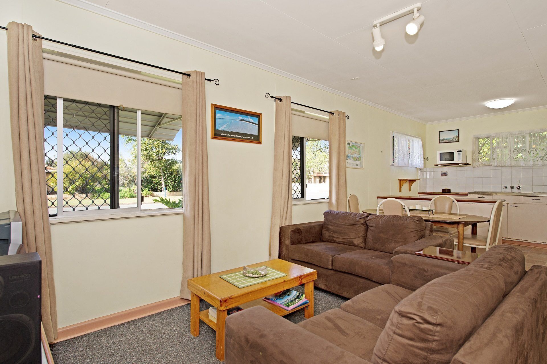 Lowset, pet Friendly Cottage - Sunset Ave, Bongaree