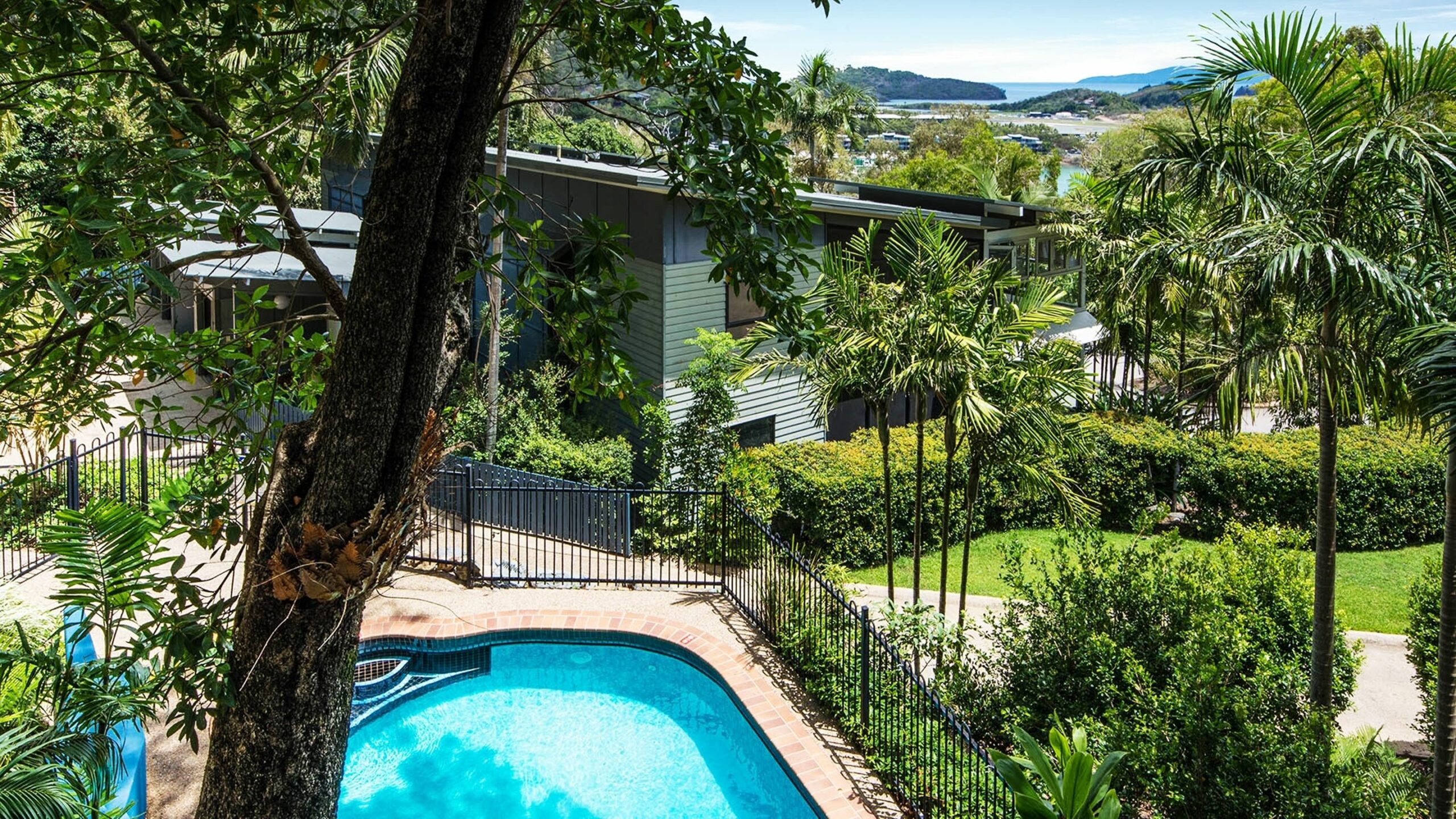 Oasis 1 Hamilton Island 2 Bedroom Apartment In Central Location With Golf Buggy