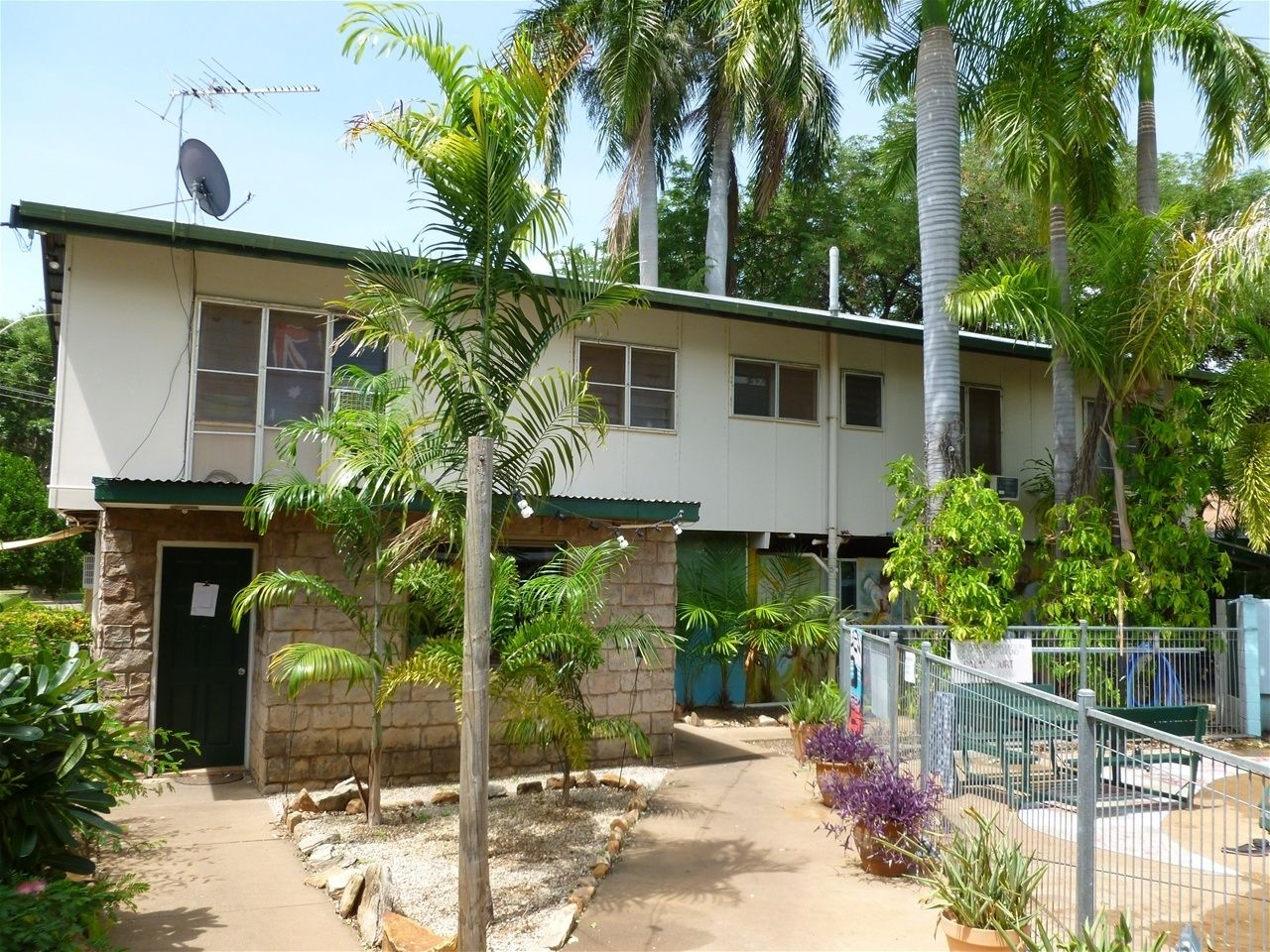 Palm Court Budget Motel Hostel/Backpackers