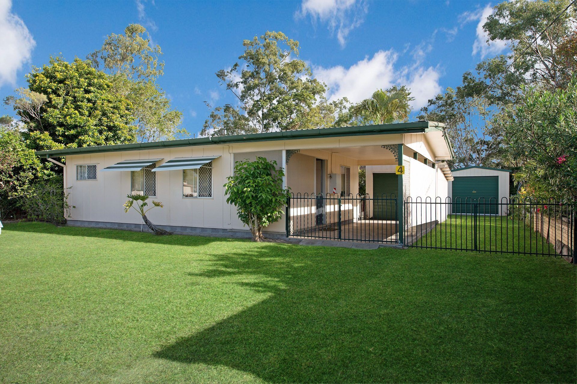 Lowset, pet Friendly Cottage - Sunset Ave, Bongaree