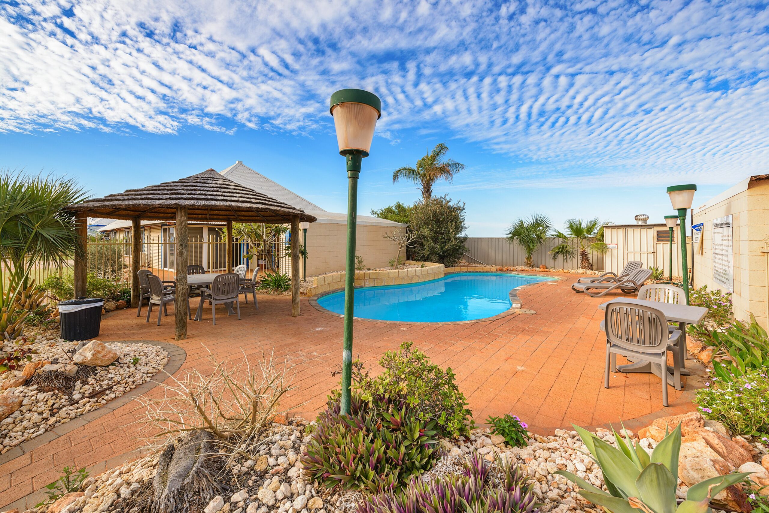 Osprey Holiday Village Unit 110 - Wake up to the Birds in Your 4 Poster bed With a View