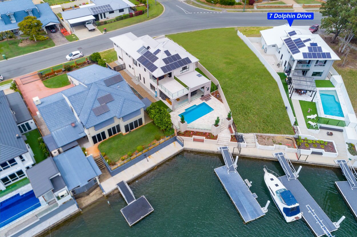 Stunning Canal Home Oh So Close To The Waterfront