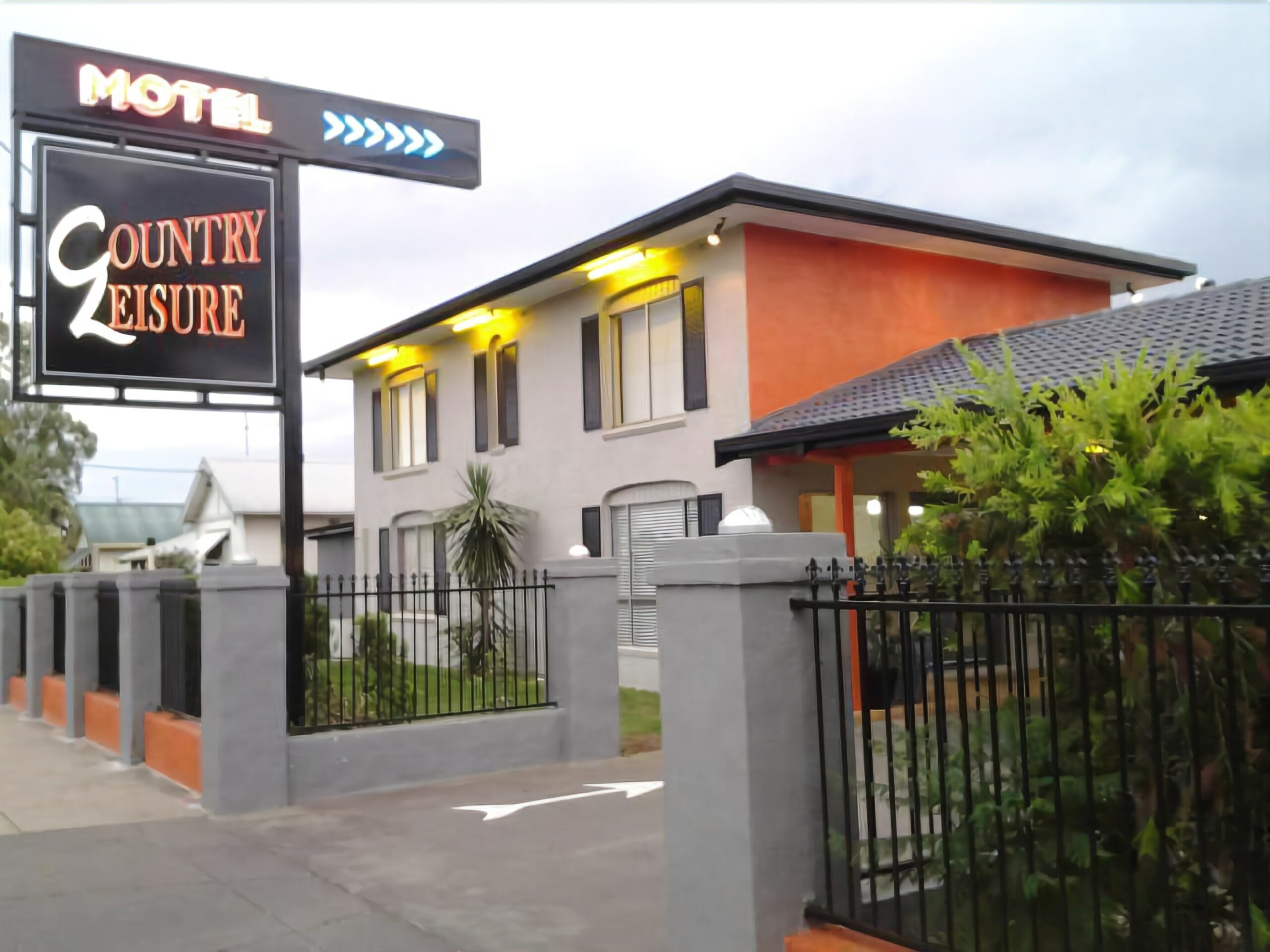 Country Leisure Motor Inn