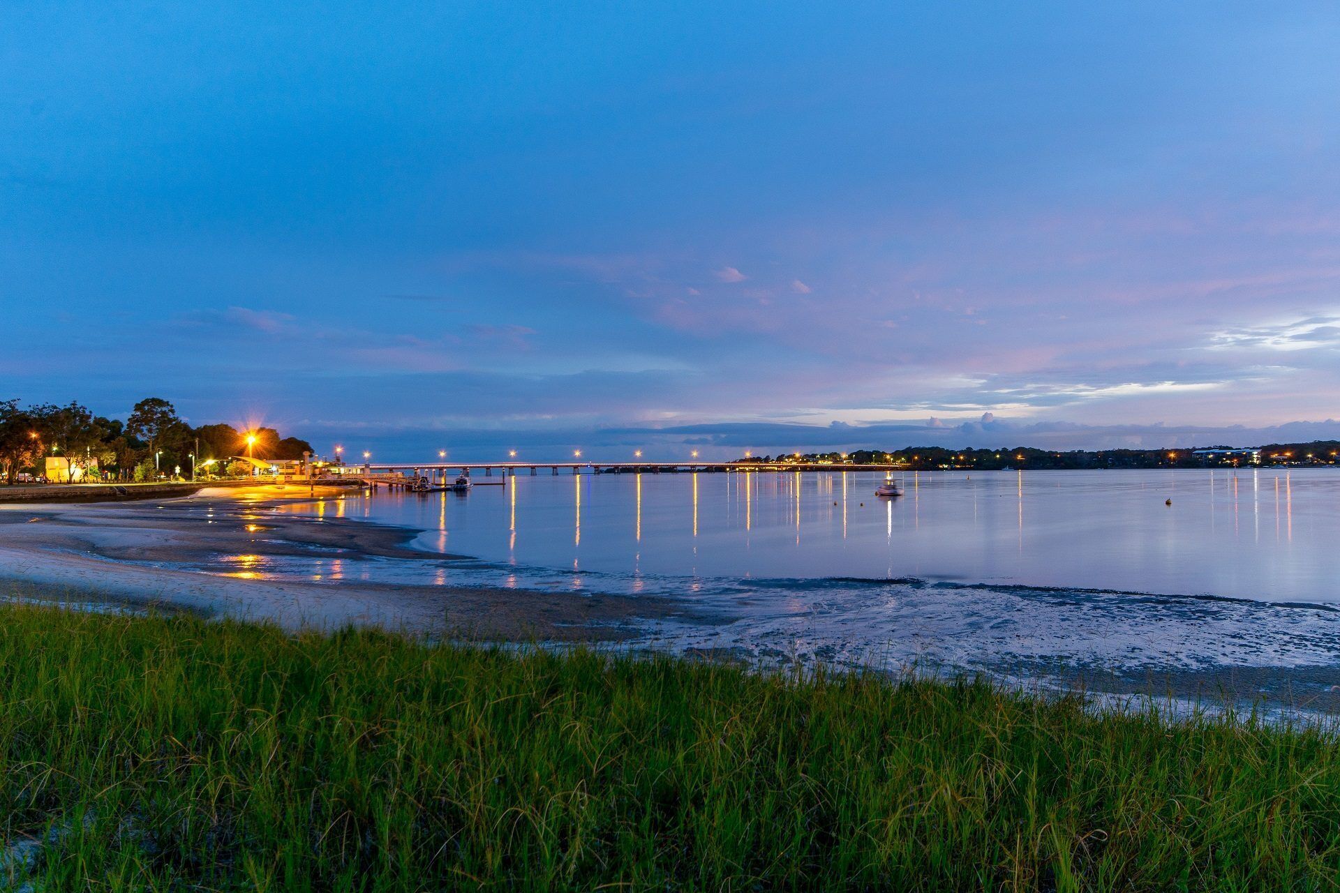 Large Family Waterfront Home With Room for a Boat - Welsby Pde, Bongaree