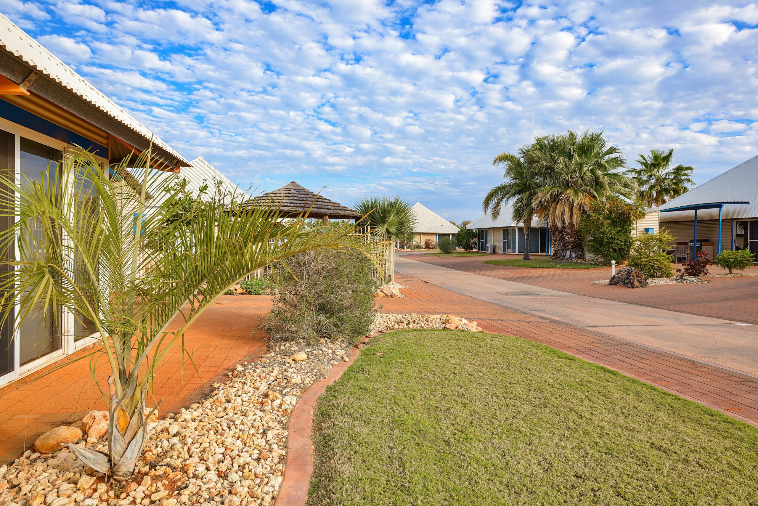 Osprey Holiday Village Unit 110 - Wake up to the Birds in Your 4 Poster bed With a View