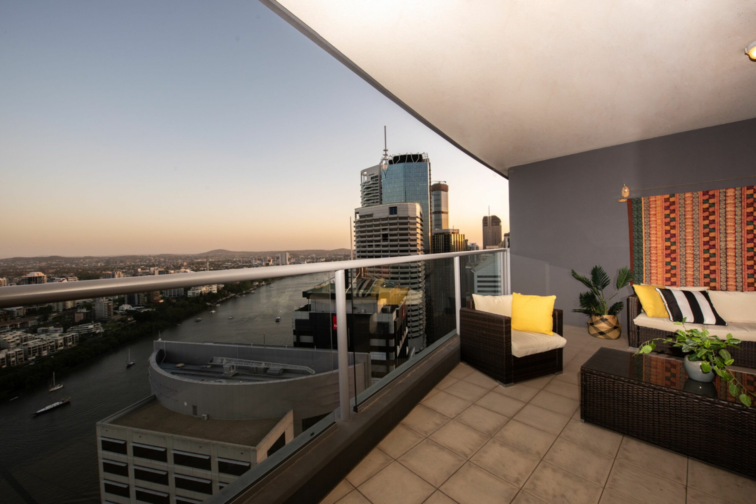 CBD African Charm, Story Bridge & River Views