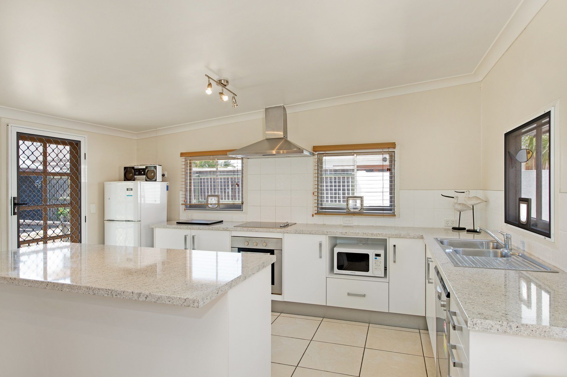 Close to Water, Restaurants and Clubs, Toorbul St, Bongaree