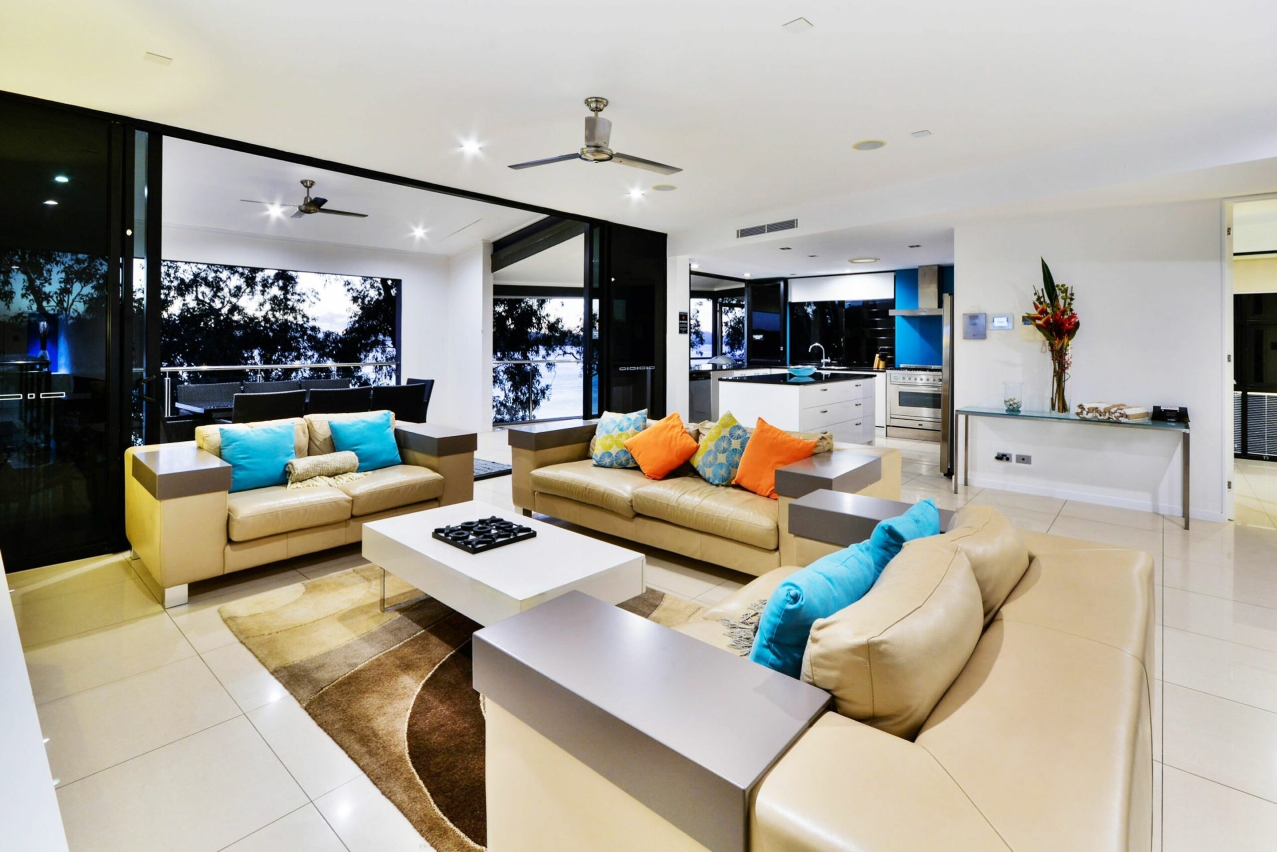 Villa 2 The Edge Oceanfront  Deluxe 3 Bedroom Near Marina With Golf Buggy