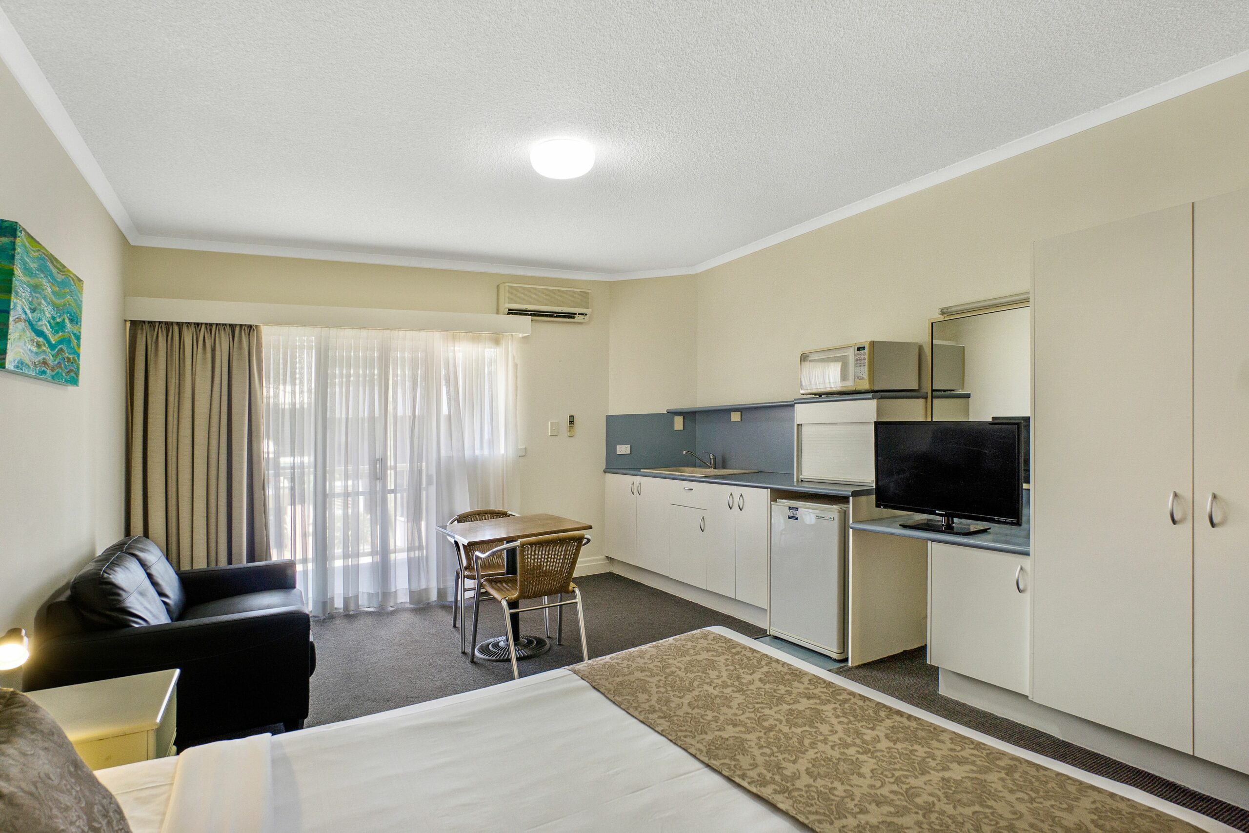 Toowong Inn & Suites