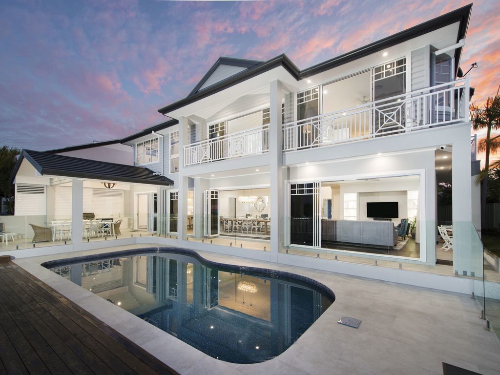 Hampton's Mansion@ Broadbeach Waters