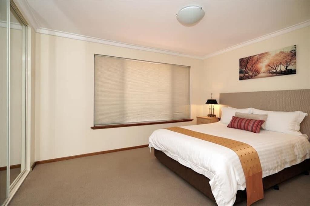 Generous Riverside Living4br Swan Riverheathcote Parknetflix