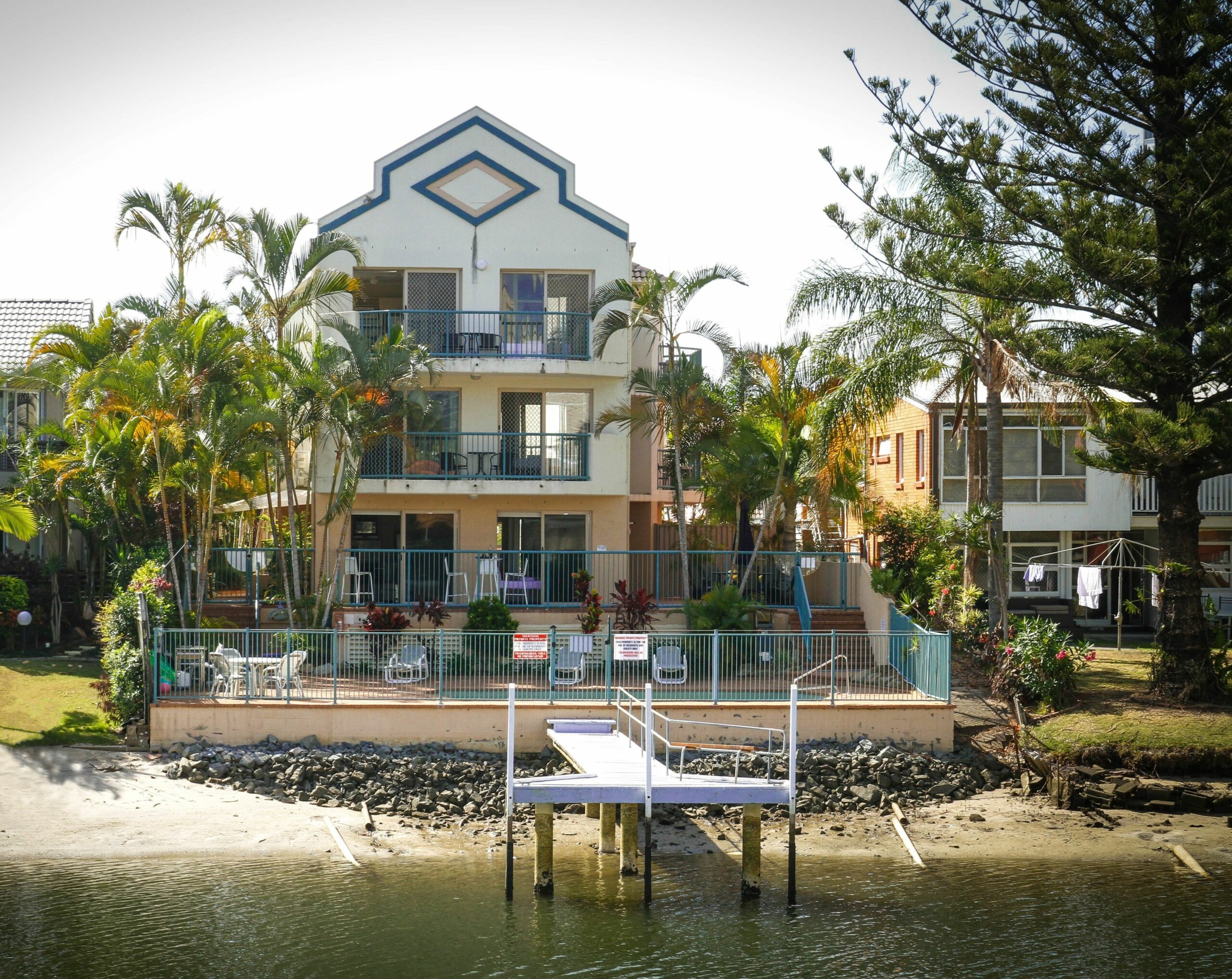 Surfers Riverside Apartments