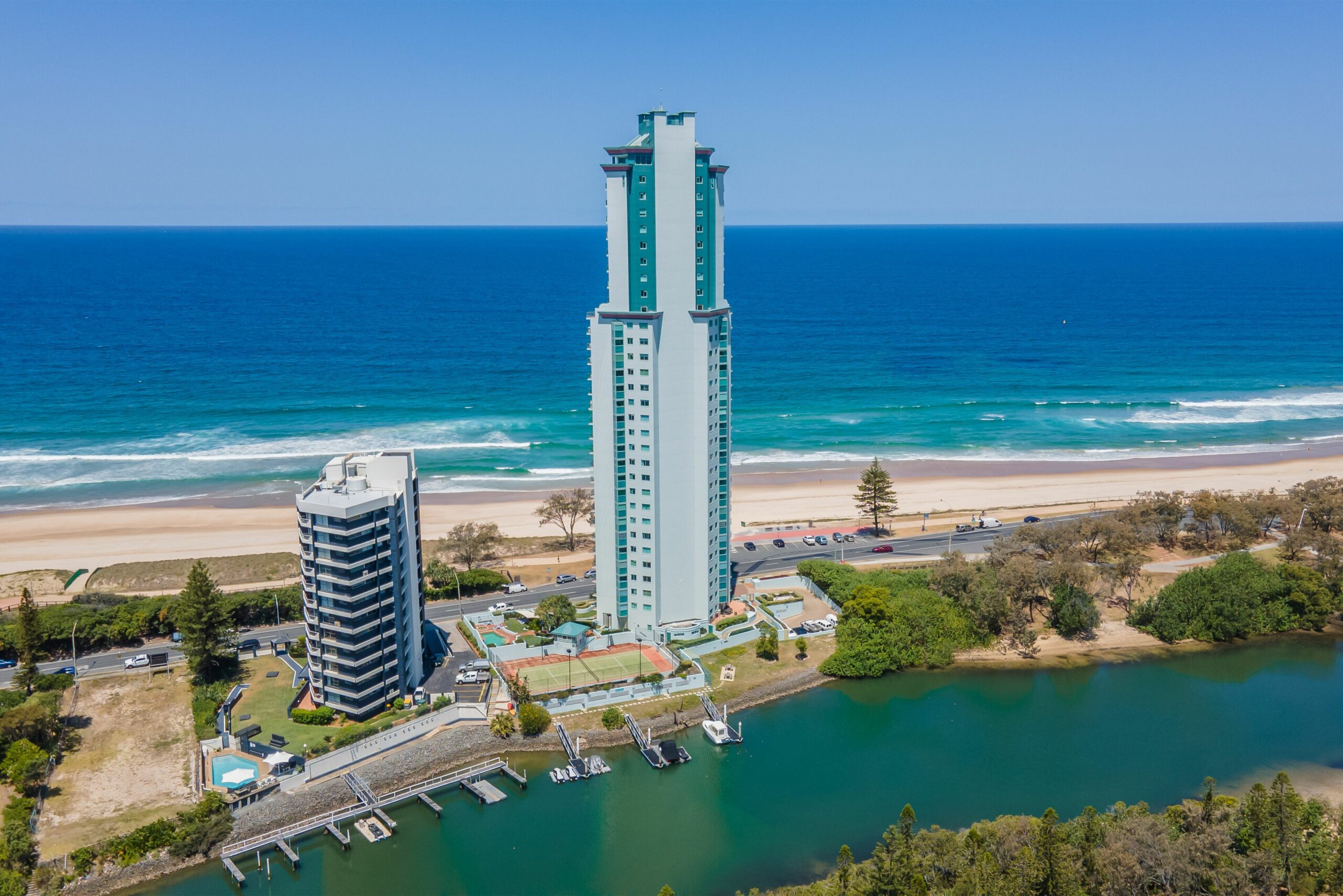 The Waterford on Main Beach