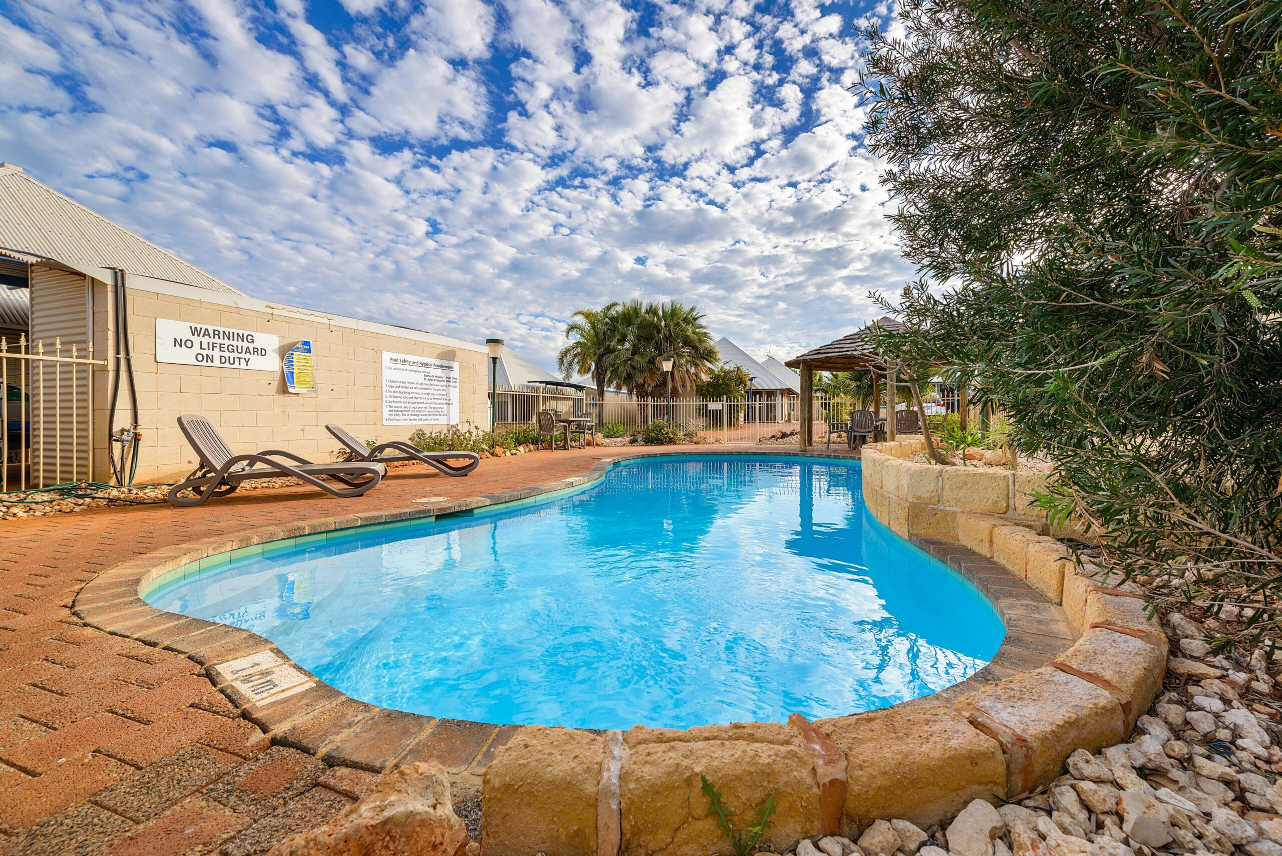 Osprey Holiday Village Unit 110 - Wake up to the Birds in Your 4 Poster bed With a View