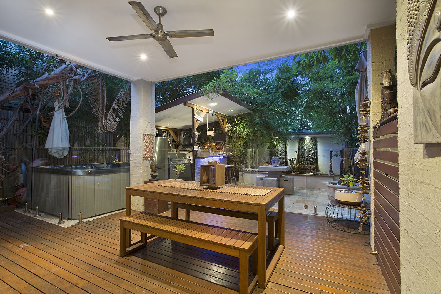 resort style home close to airport & CBD