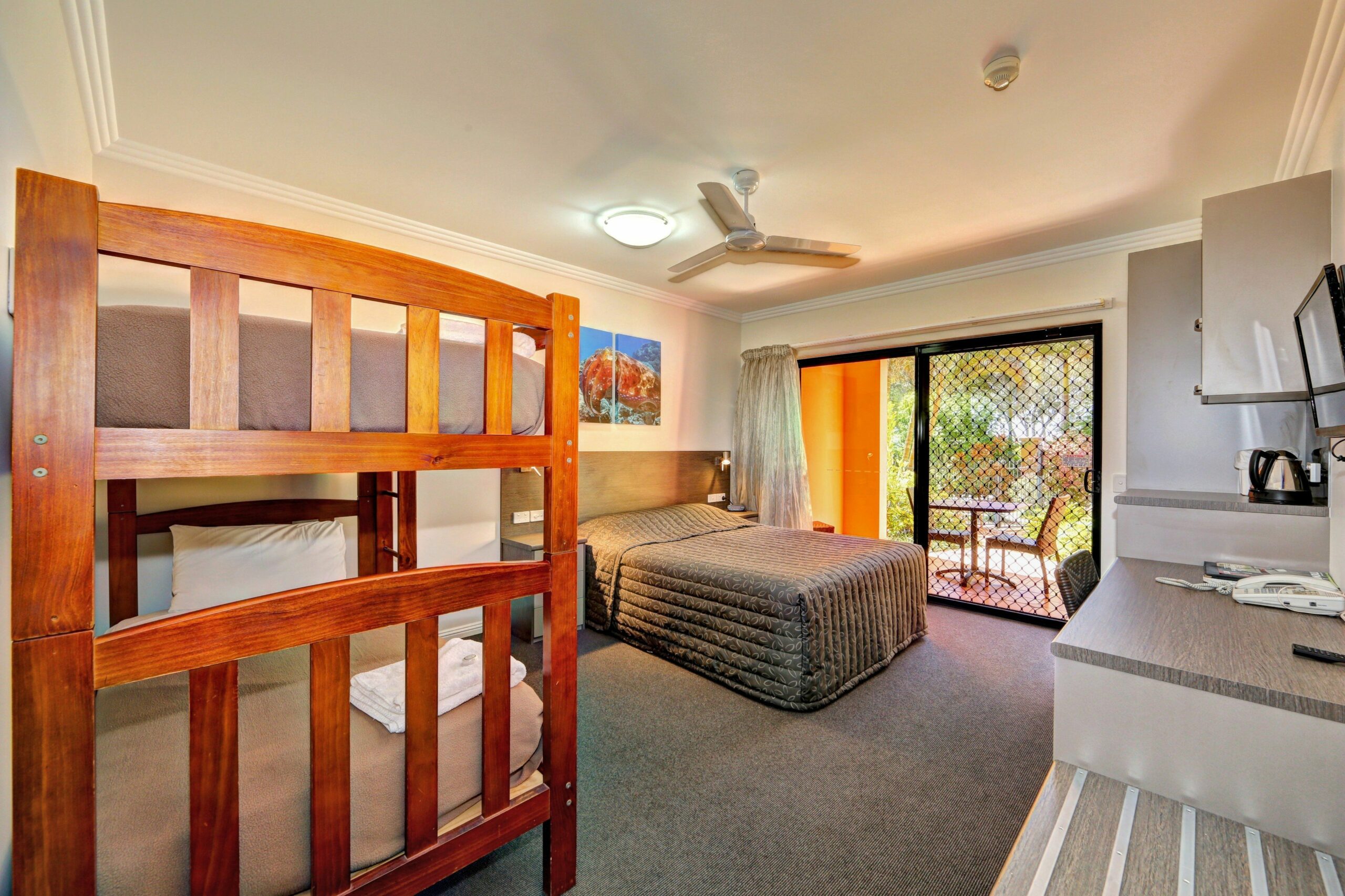 Kacys Bargara Beach Motel