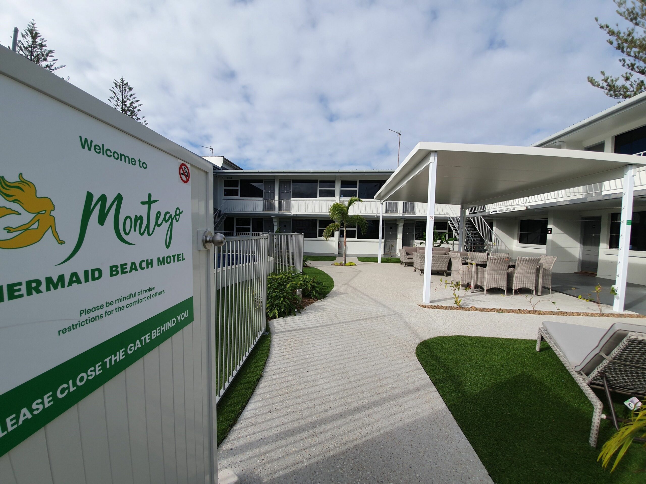 Montego Mermaid Beach Motel