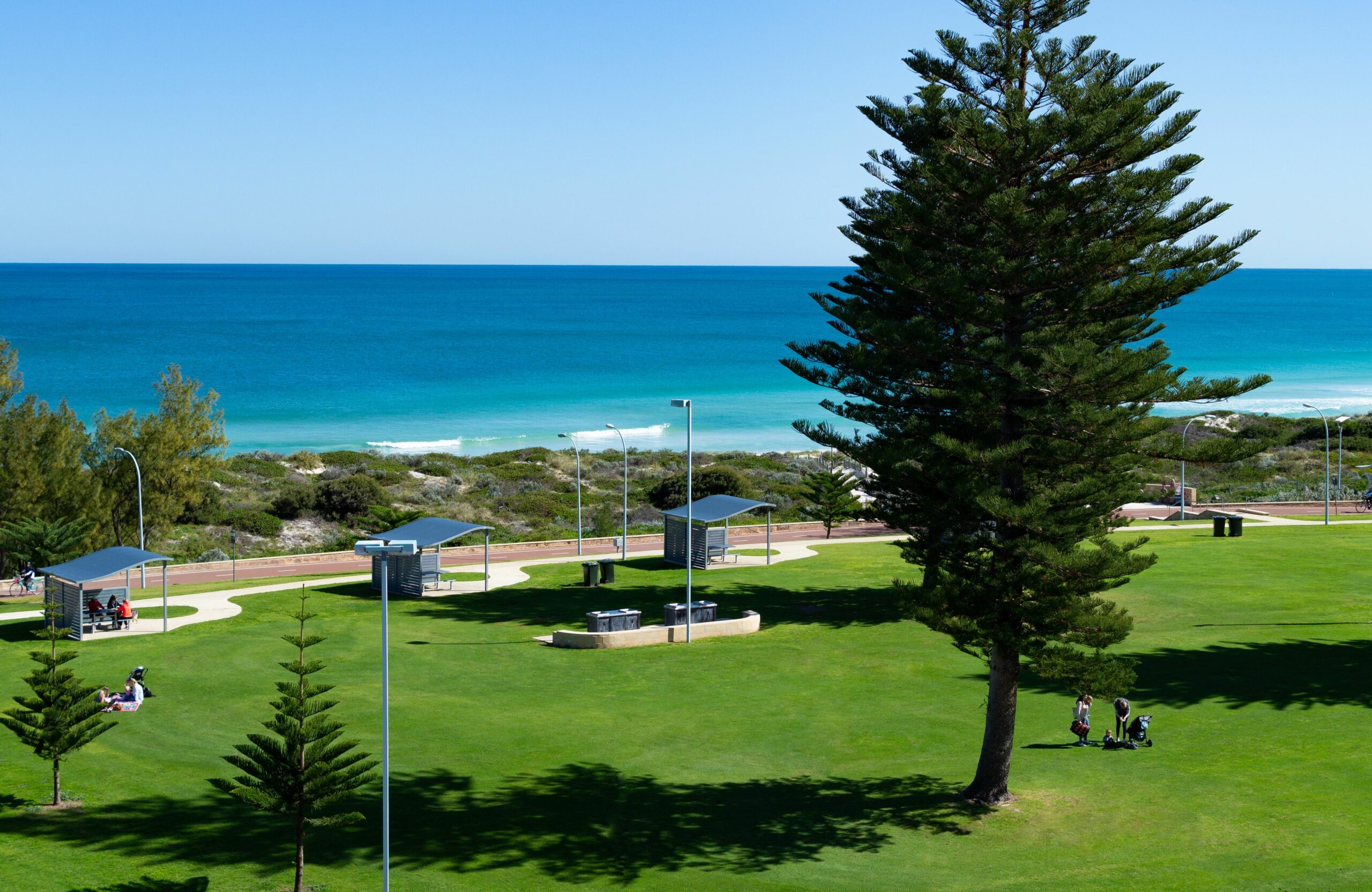 Mullaloo Beach Hotel & Apartments