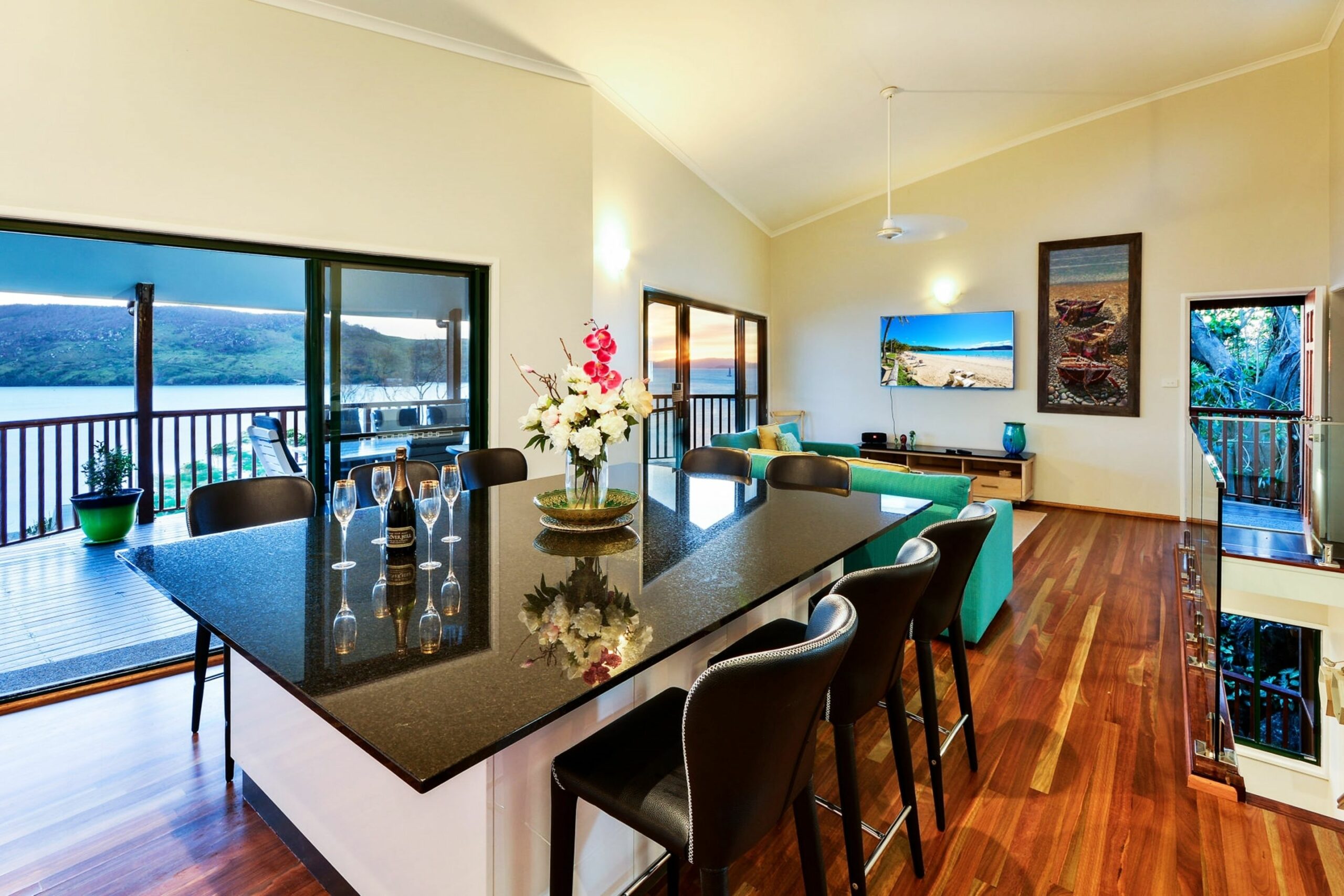 Casuarina Cove 16 Ocean View Deluxe Refurbished 3 Bedroom House Near Marina With Golf Buggy