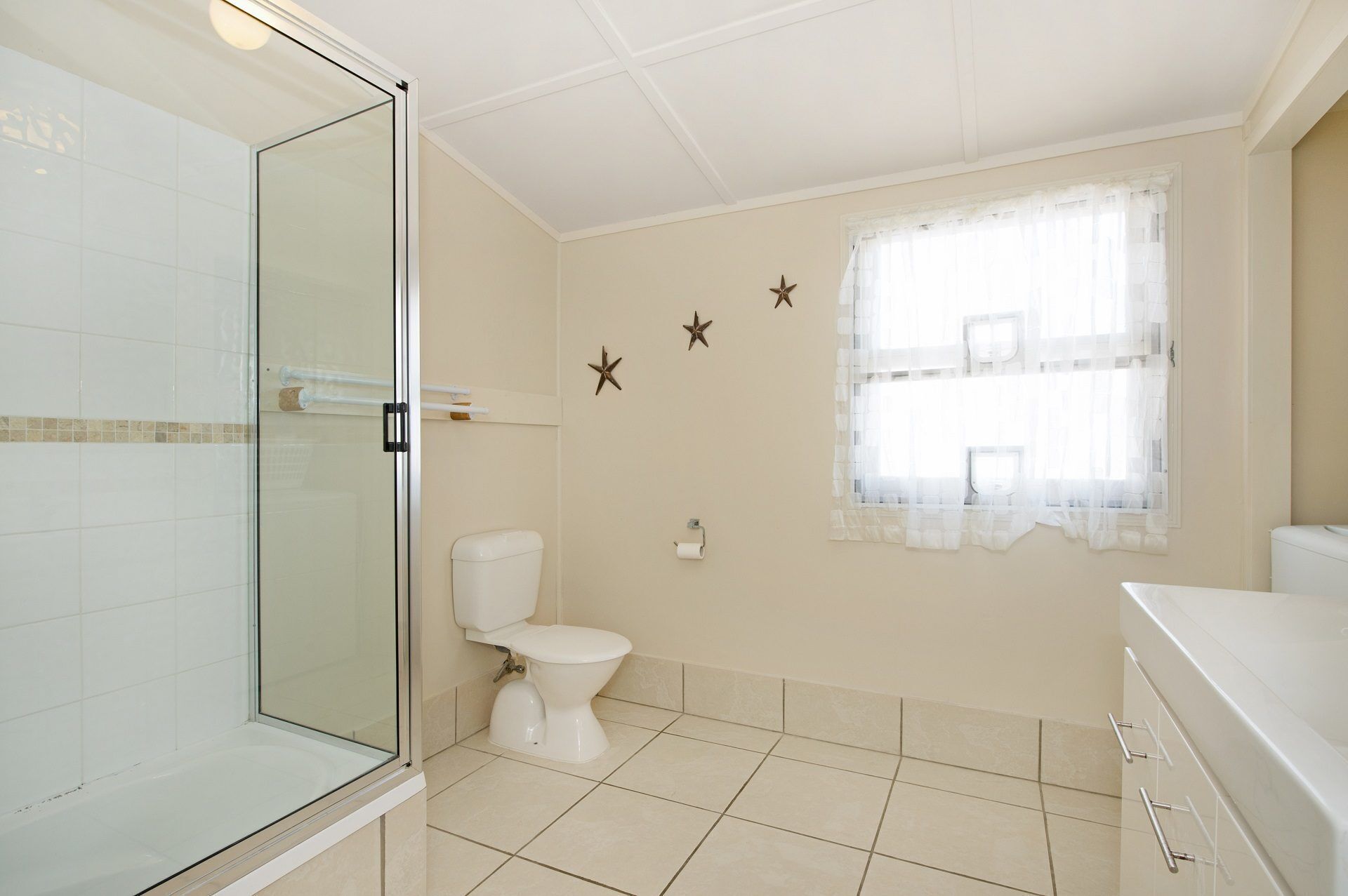Close to Water, Restaurants and Clubs, Toorbul St, Bongaree