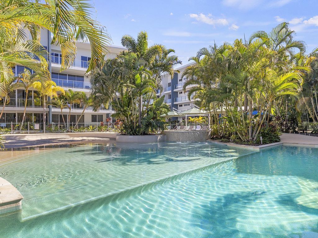 Poolside View – Stunning Lagoon Pool!