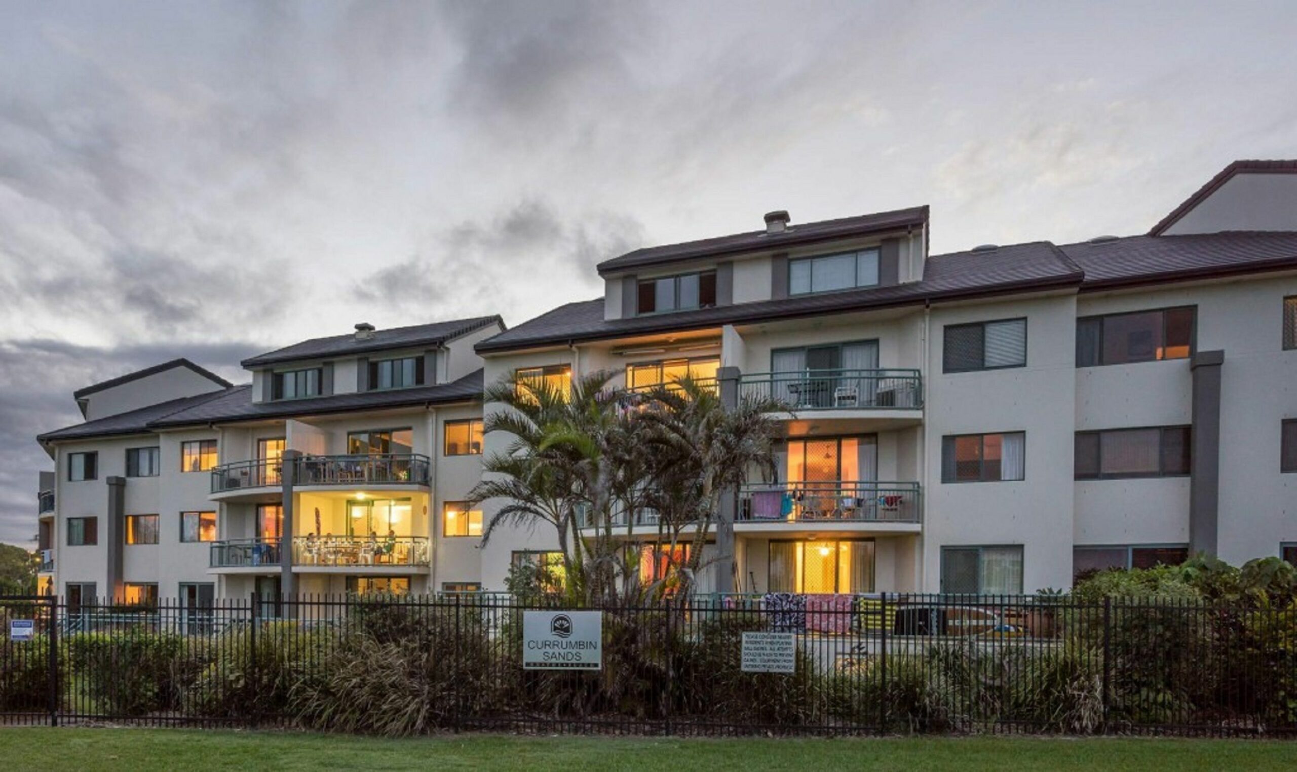 Currumbin Sands Holiday Apartments