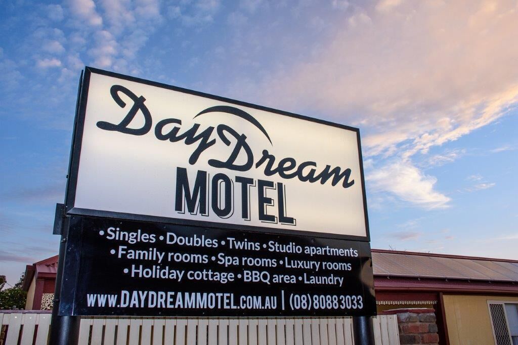 Daydream Motel and Apartments