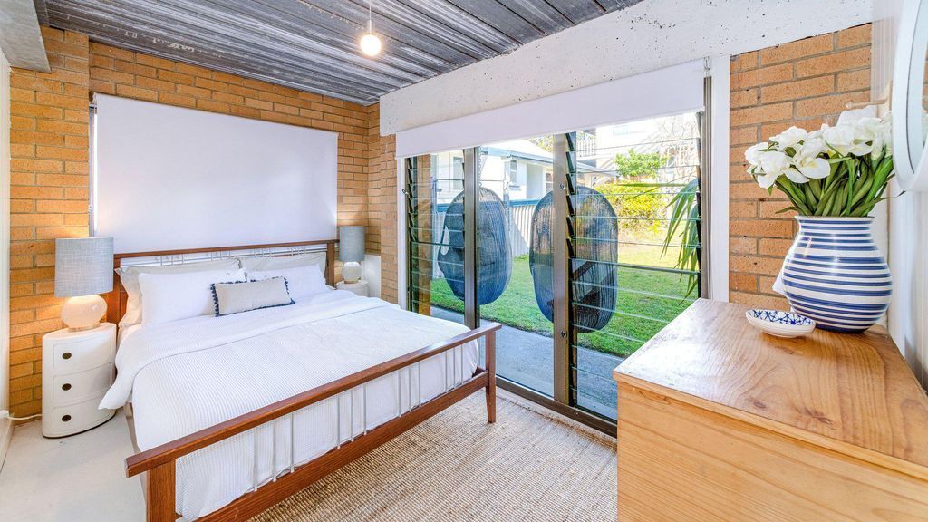 Burleigh Unit 2 -28 Clarence Street – Opposite Main Beach l Linen and Free Wifi