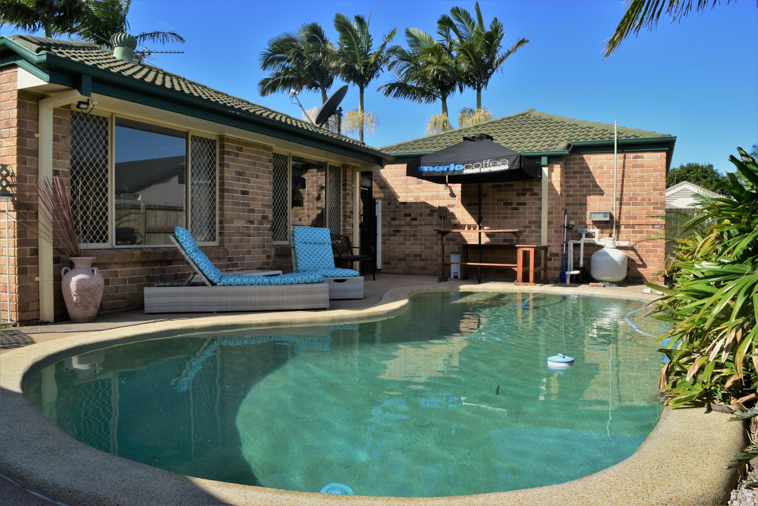 Spacious Pet Friendly Home With Private Pool 5mins From Mooloolaba Beach