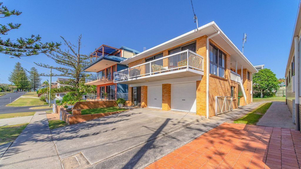 Burleigh Unit 2 -28 Clarence Street - Opposite Main Beach l Linen and Free Wifi