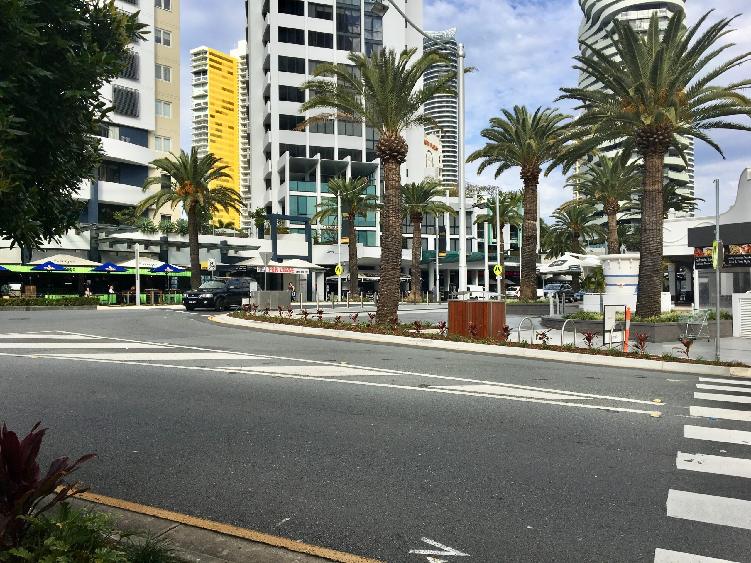 Broadbeach Private Apt with CHA