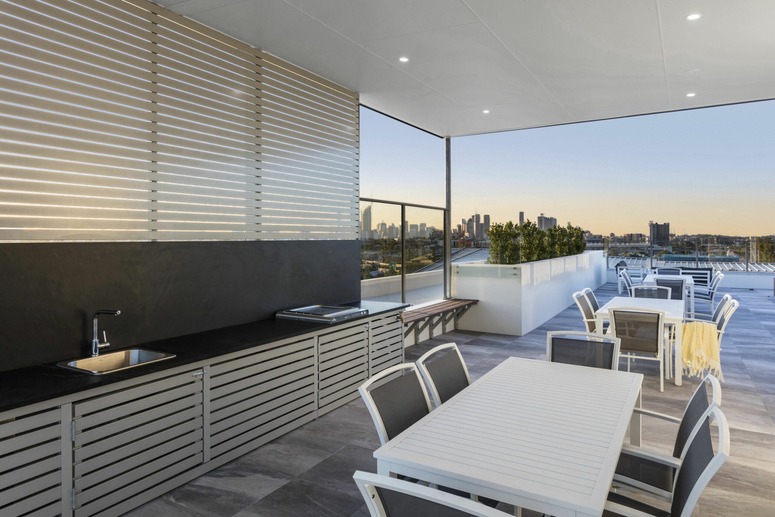 Oaks Brisbane Woolloongabba Suites