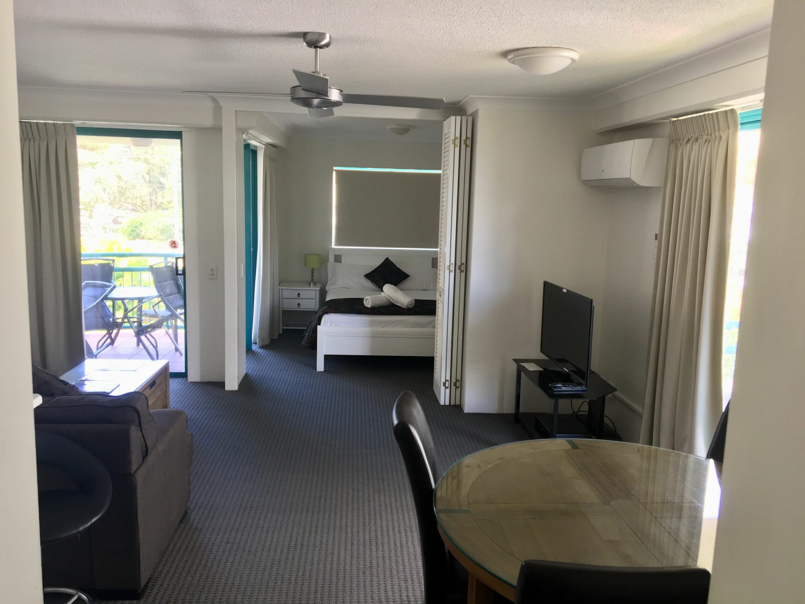 Broadbeach Private Apt with CHA