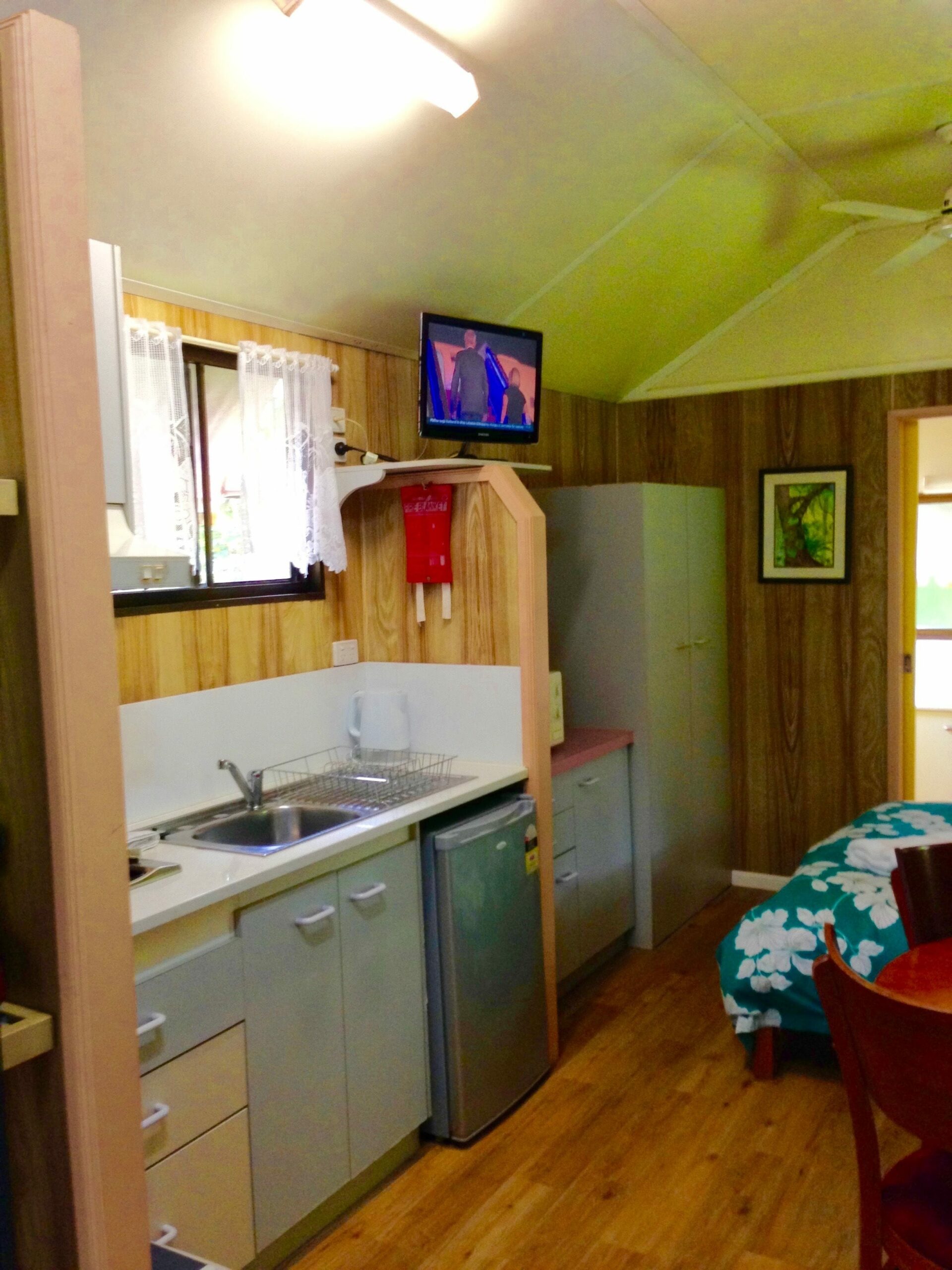 Lake Eacham Tourist Park & Self Contained Cabins