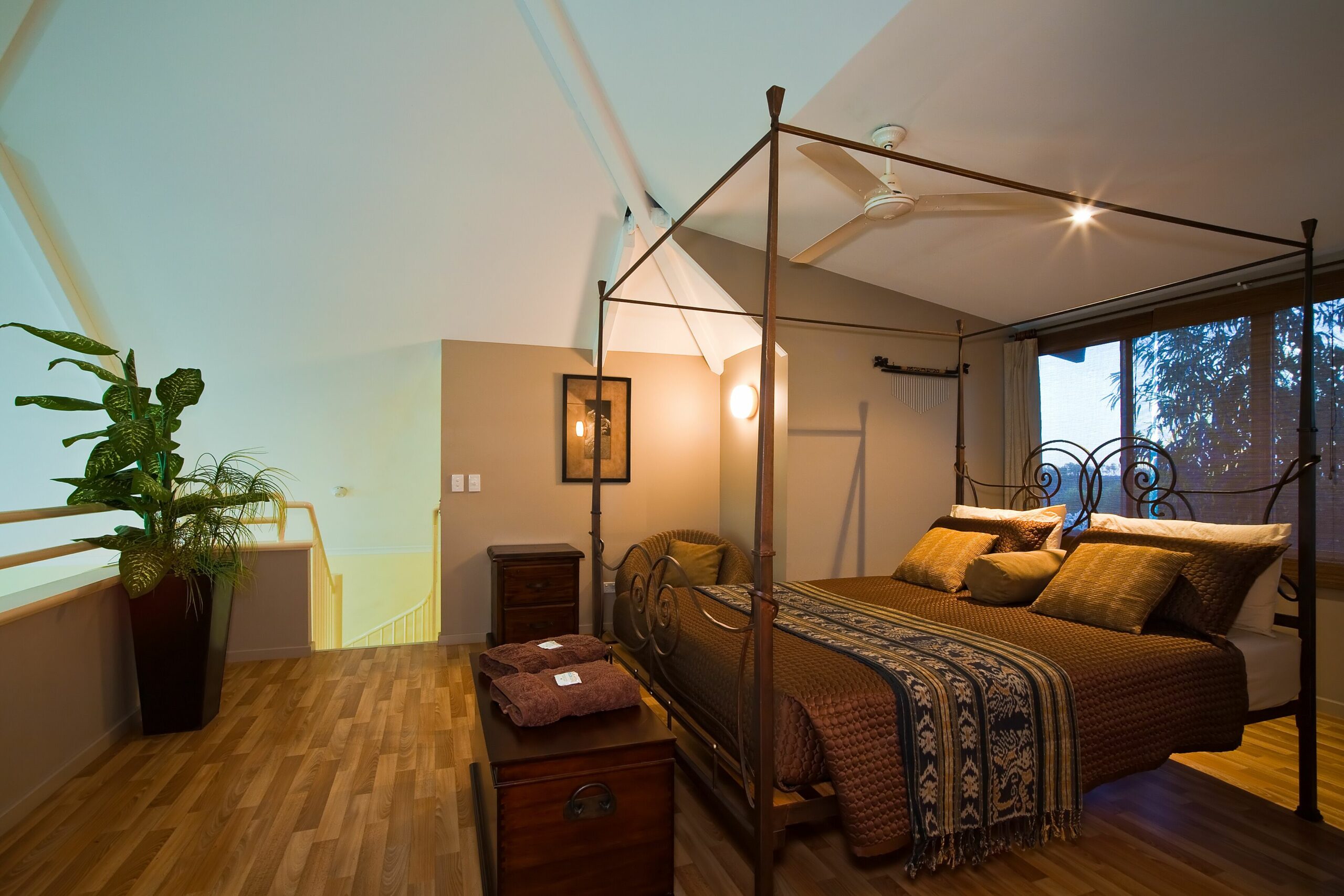 Osprey Holiday Village Unit 110 - Wake up to the Birds in Your 4 Poster bed With a View