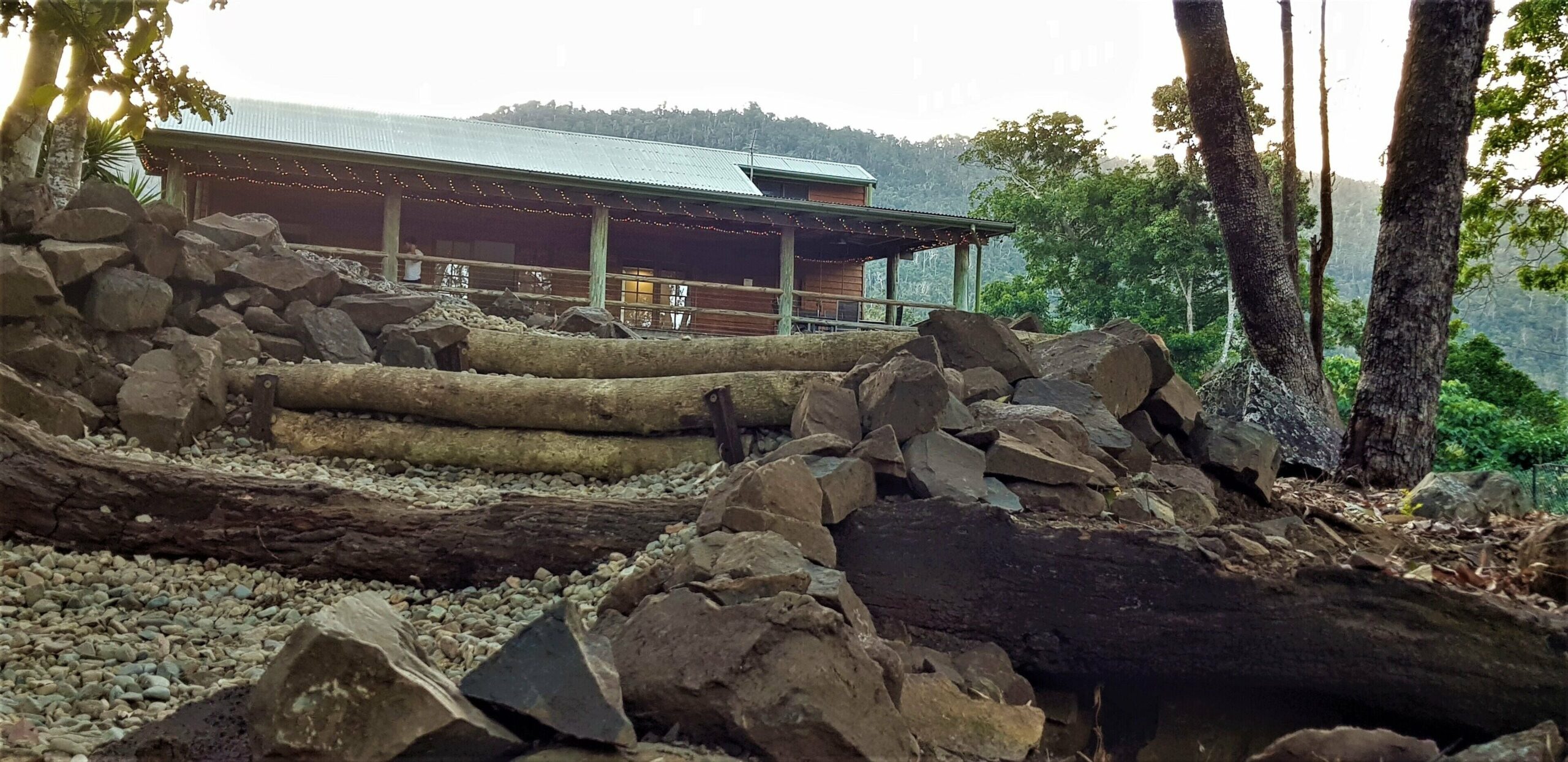 Whitsunday's Hideaway Lodge Pet Friendly Like a Treehouse