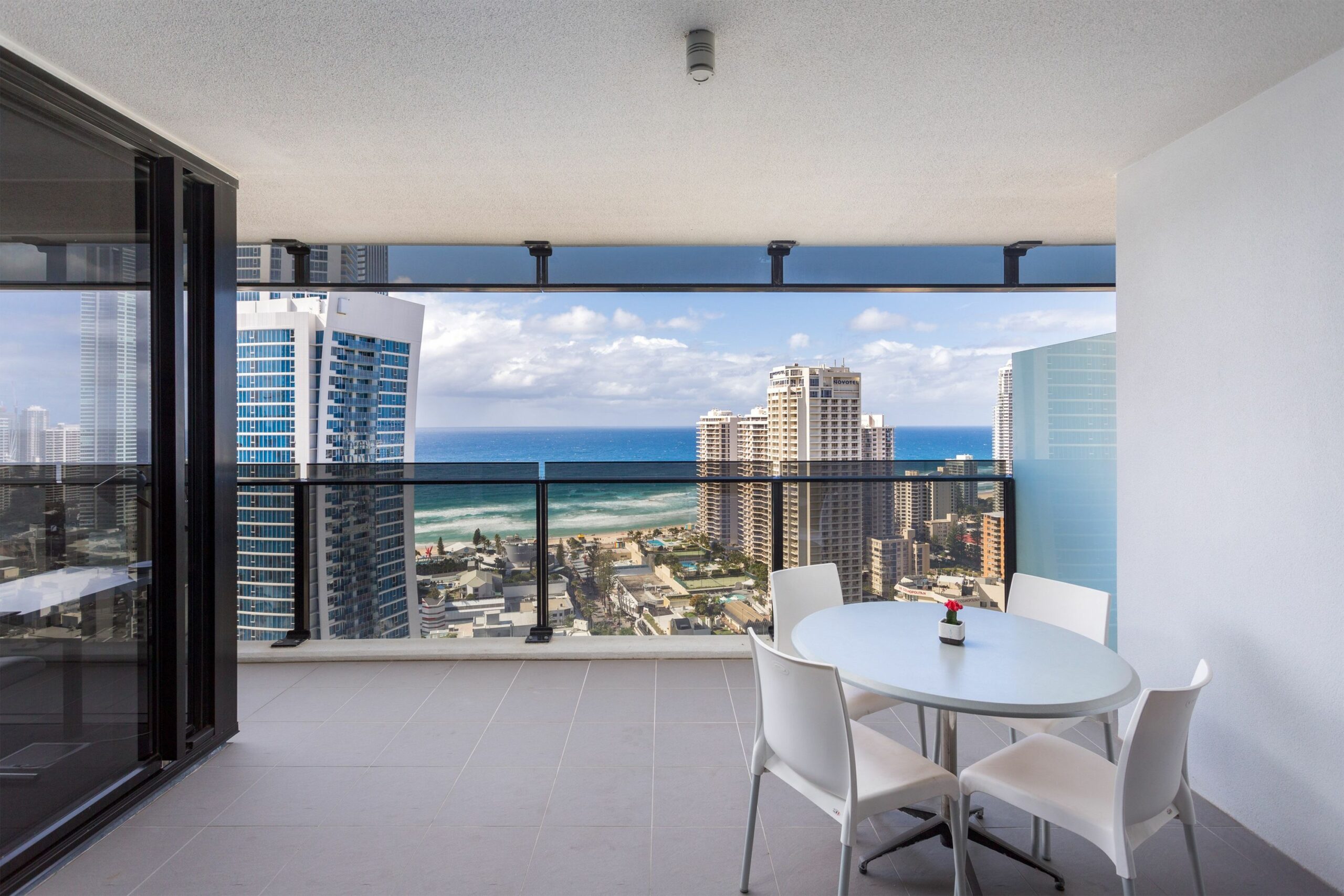 Sealuxe - Central Surfer Paradise Seaview Deluxe Spa Apartment