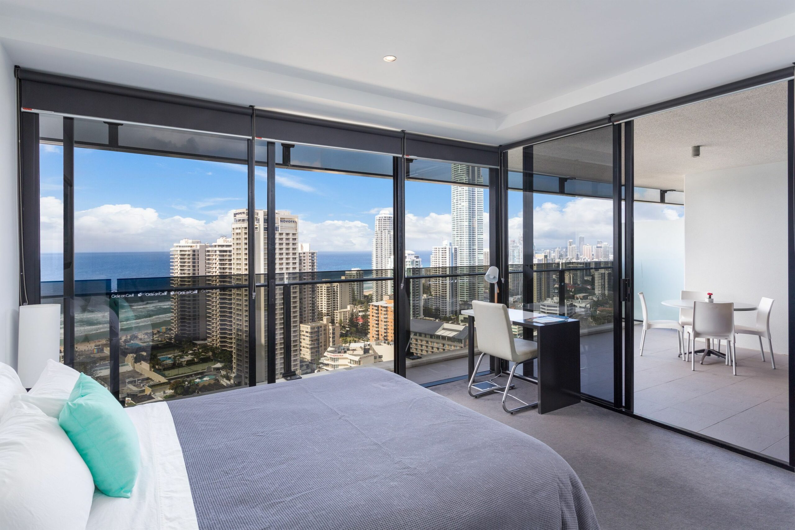 Sealuxe - Central Surfer Paradise Seaview Deluxe Spa Apartment