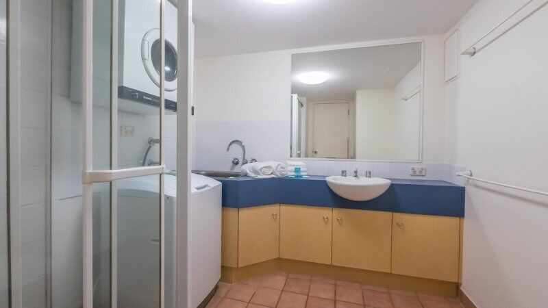 Broadbeach Private Apt with CHA